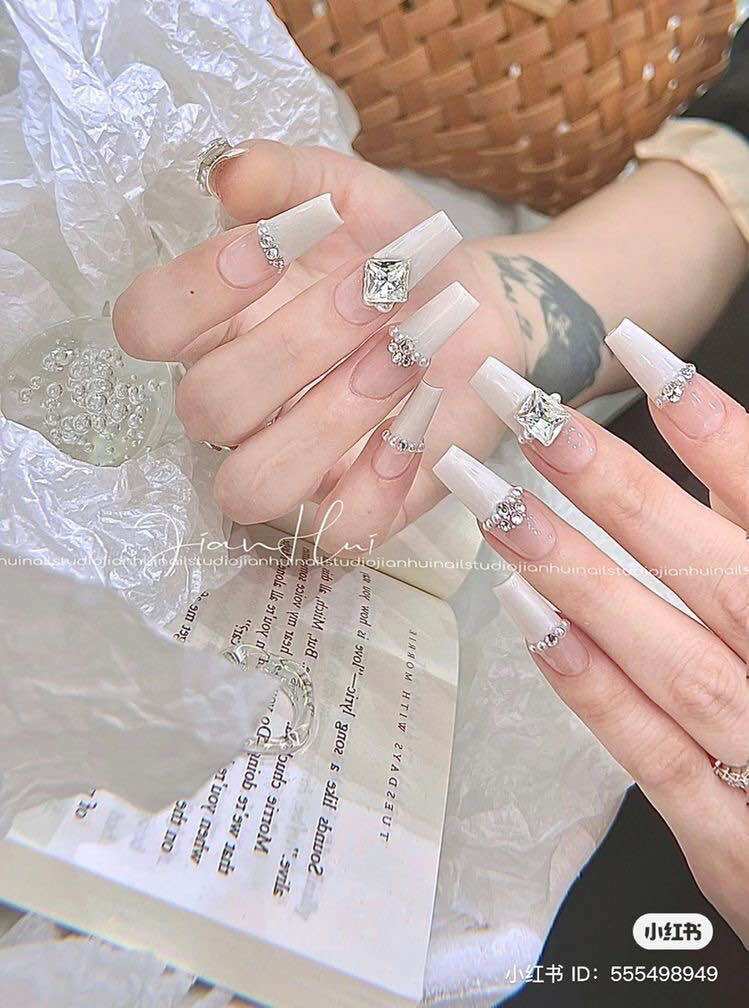 Combo 2 bộ móng thiết kế + tặng 1 bộ trơn