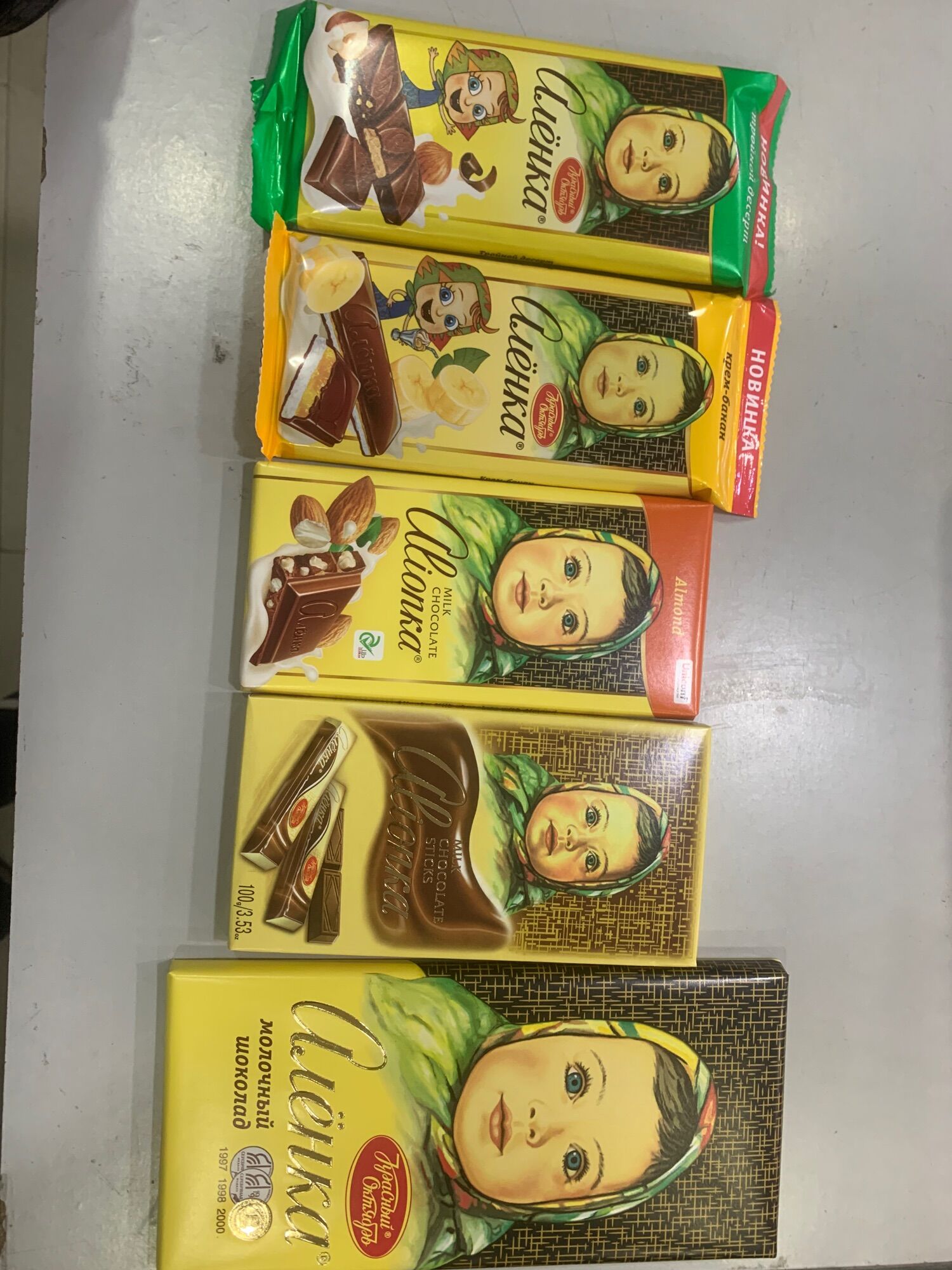 CHOCOLATE NGA ( vị kẹo, hạnh nhân, hạt dẻ, nho )