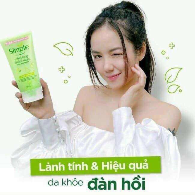 Sữa rửa mặt Simple cho da nhạy cảm.
