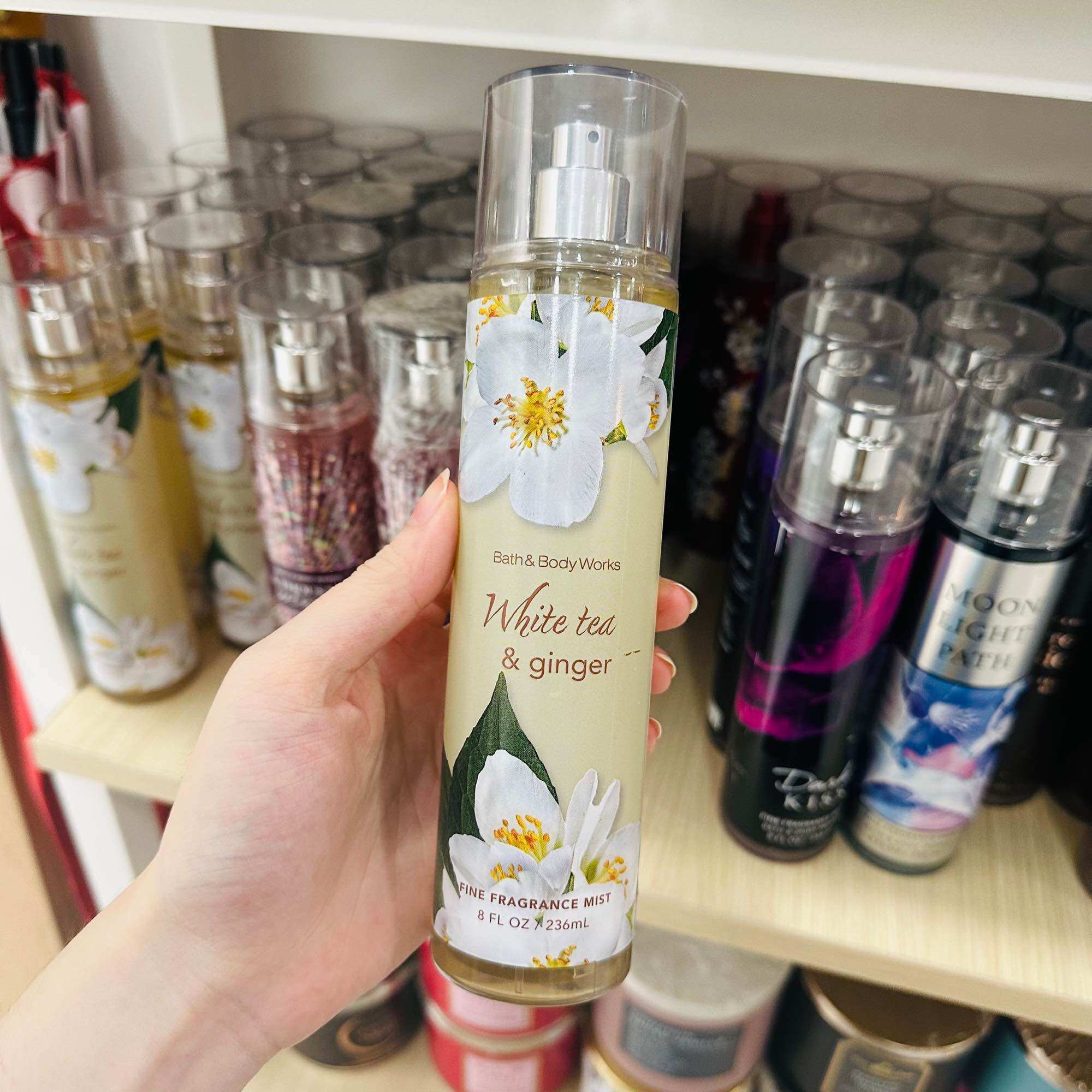 Xịt thơm toàn thân bath & body works body mist white tea & ginger 236ml