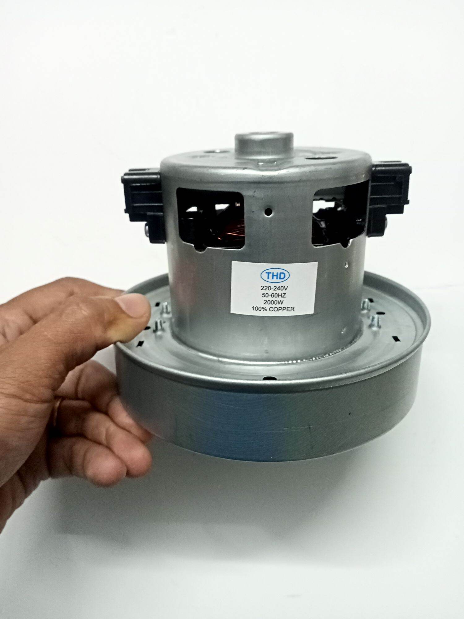 Động cơ máy hút bụi công suất 2000w.