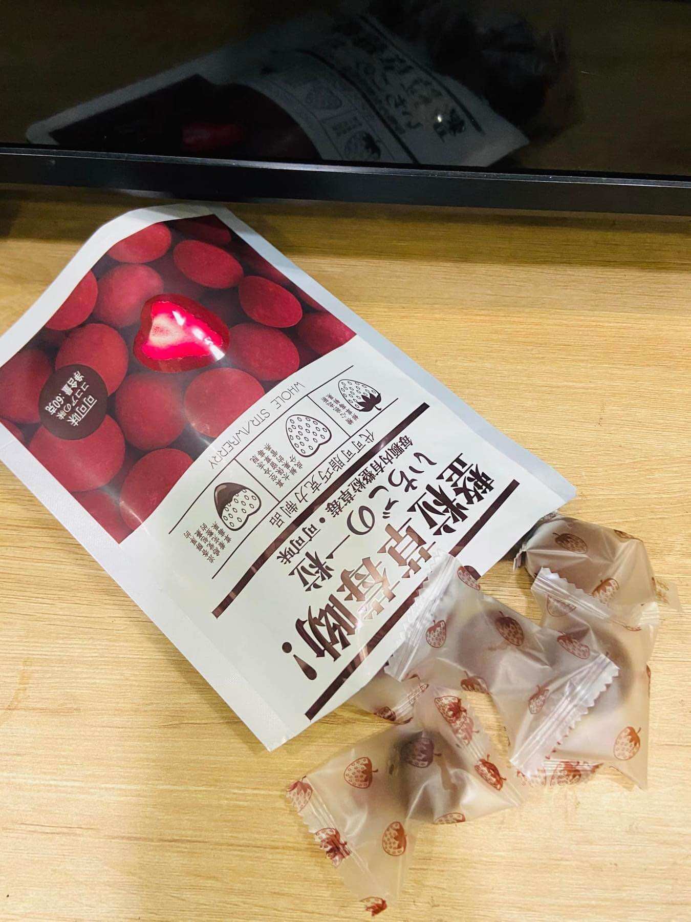 Socola bọc dâu tây nhiều vị bịch 60 gr