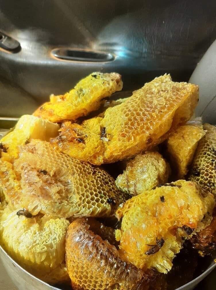 Mật ong khoái( chai 1lit giá 350k)