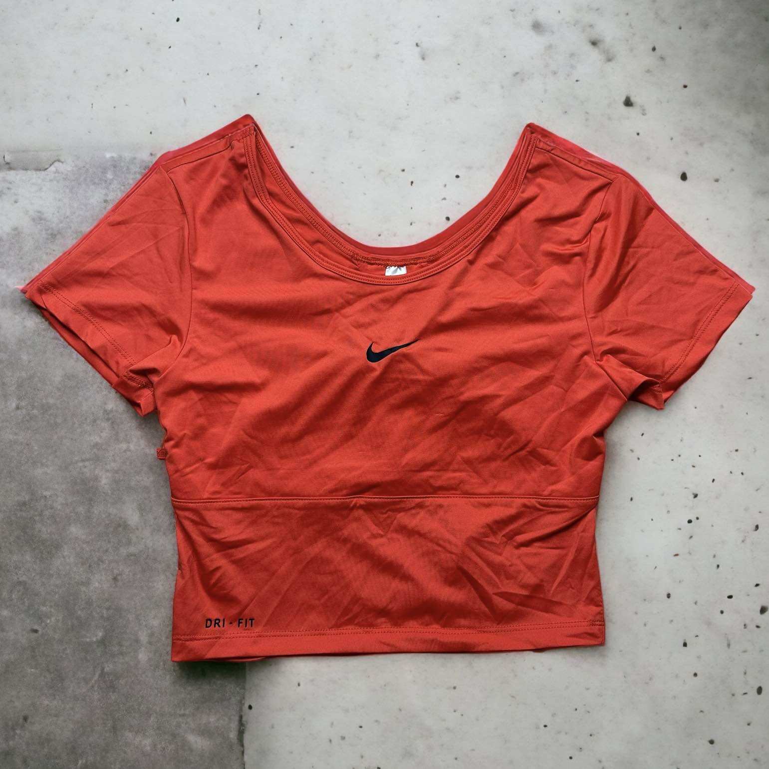Áo croptop dây rút