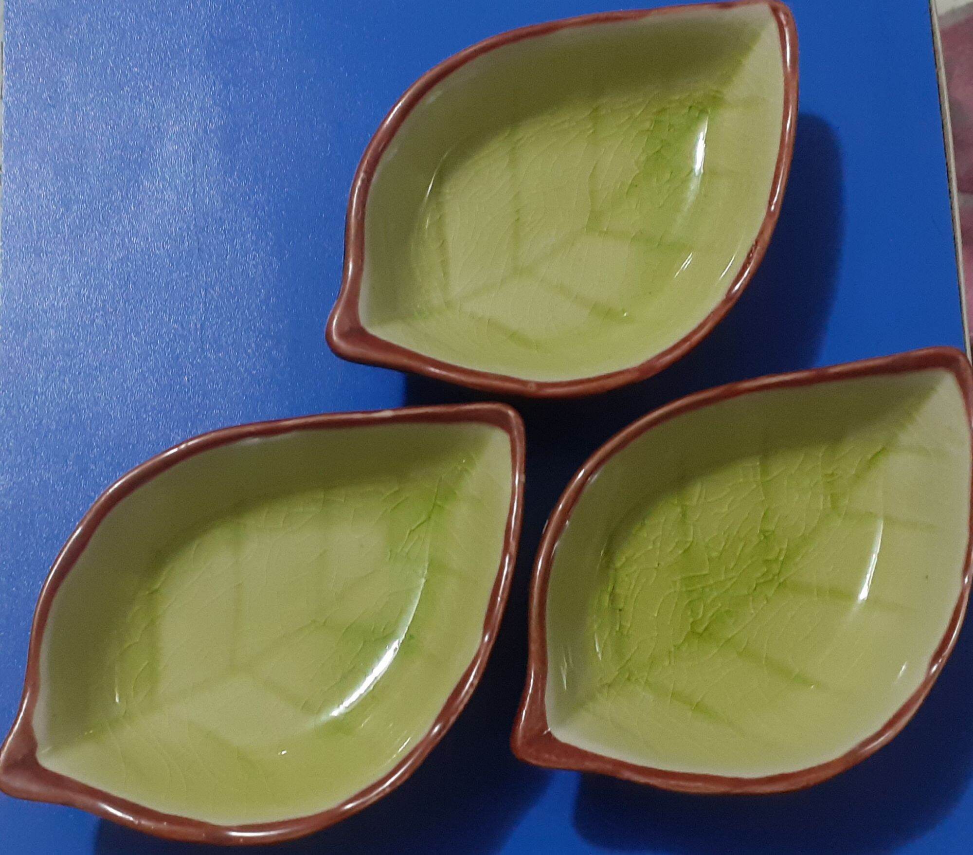 Chén gốm sứ hình lá 11cm x3cm