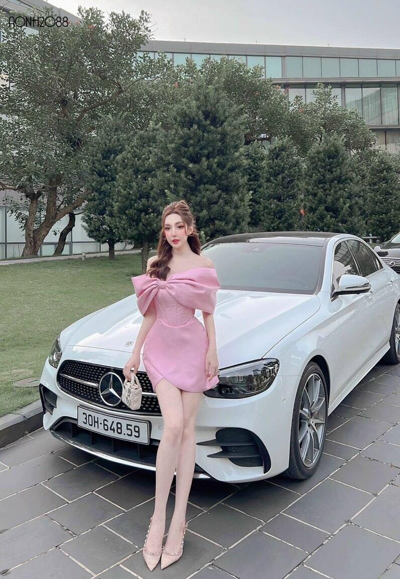 ĐẦM TRỄ VAI NƠ TRÉO