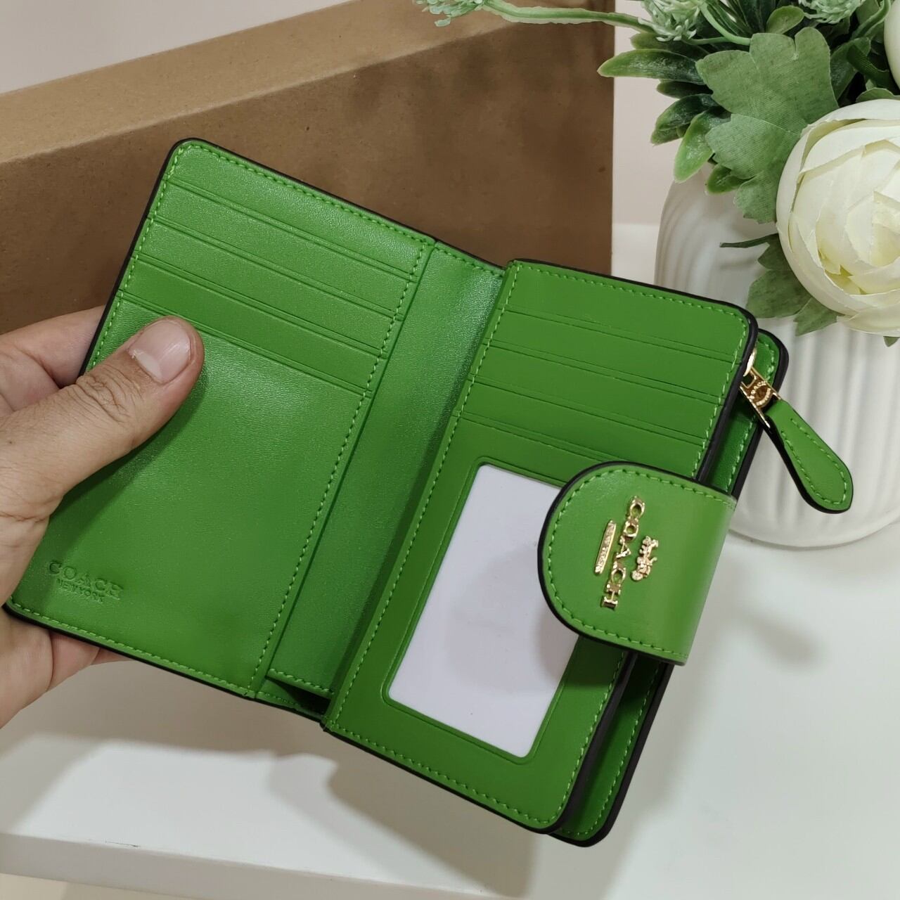 Ví C0ach Medium Corner Zip Wallet With Mini Vintage Rose Print C9934 siêu cưng
