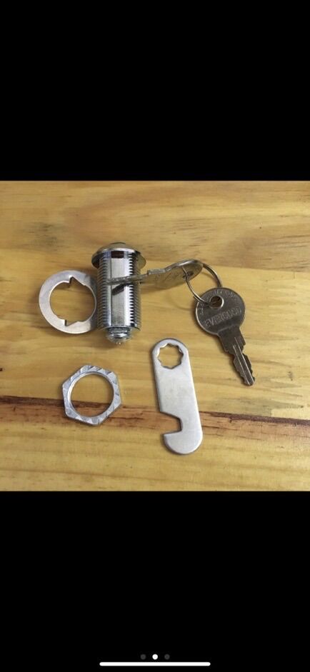 Khoá Tủ -khoá cốp Evergood Vuông Và Tròn ( móc ) dài 2cm và 3cm