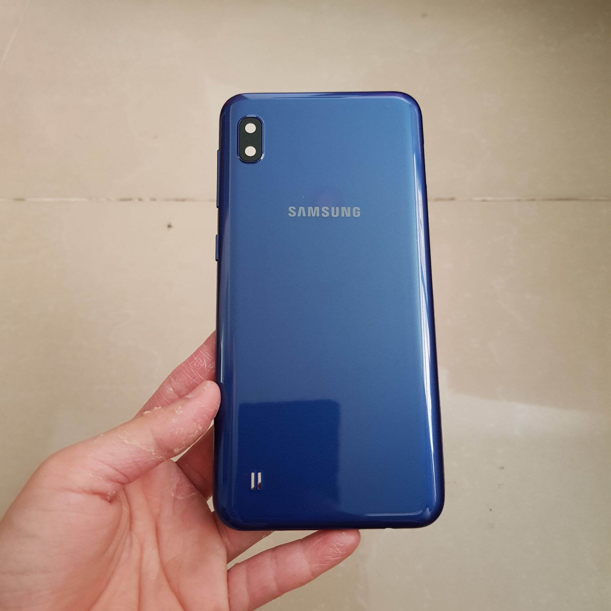 Nắp lưng đậy pin Samsung A10 có nút và kính cam - 7Four