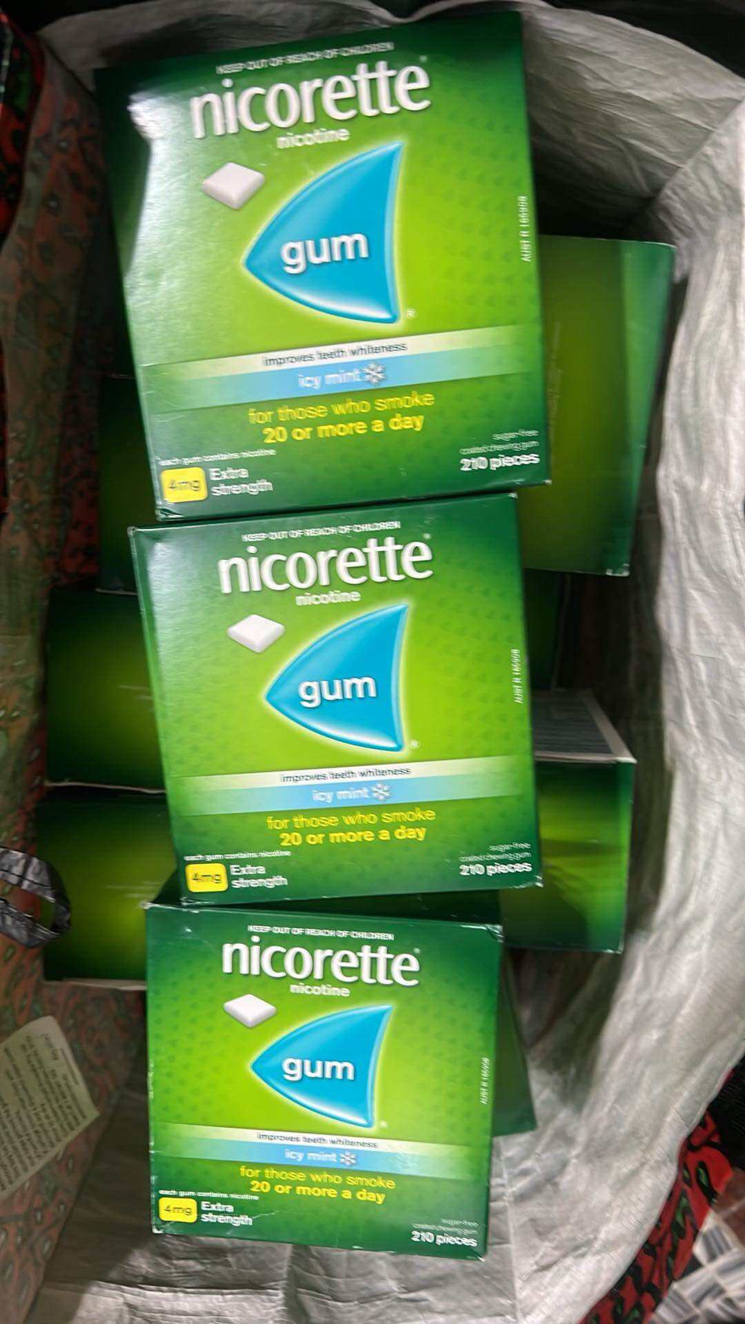 [210 VIÊN] Kẹo cao su Nicorette 2mg và 4mg hộp 210 viên, vị bạc hà, vị hoa quả nội địa Úc