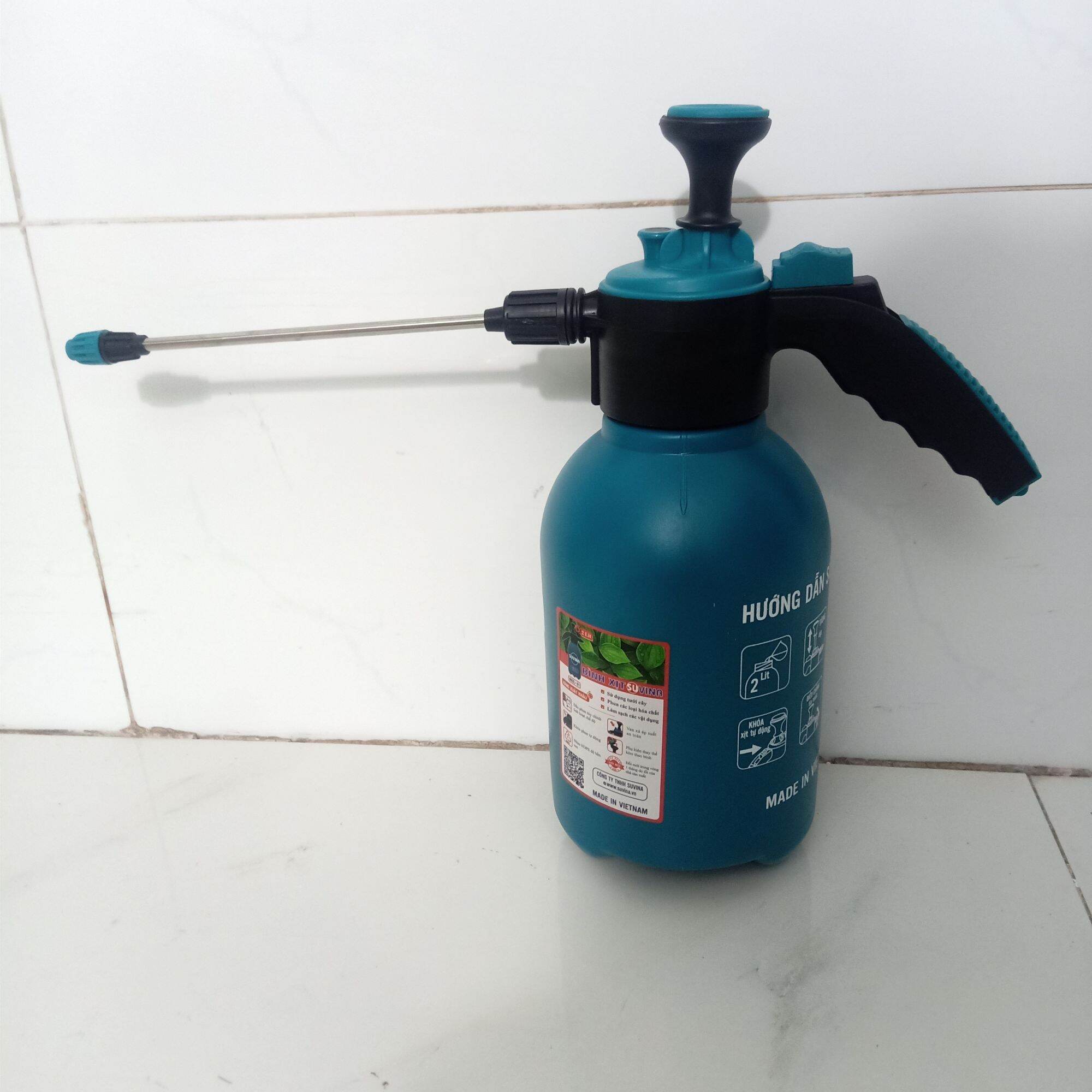 Bình xịt tưới cây Suvina 2L cần dài 20 cm