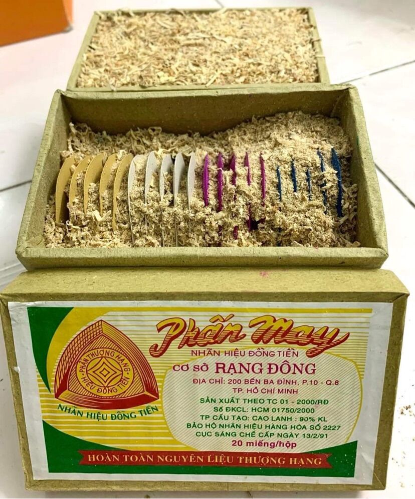 Phấn vẽ cắt may cao cấp thương hiệu Đồng Tiền hộp 20 viên 4 màu