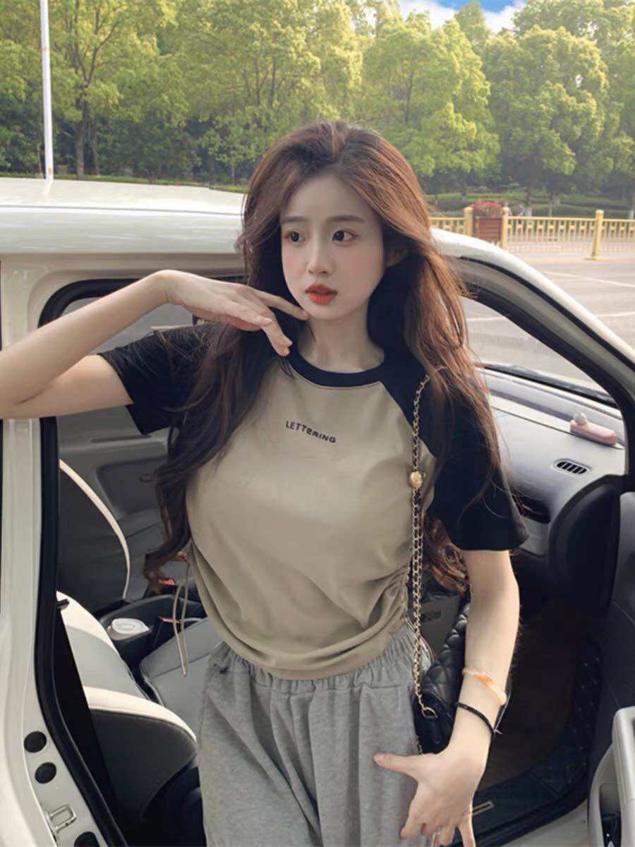 ÁO CROPTOP PHỐI TAY RÚT BÊN LETTERING