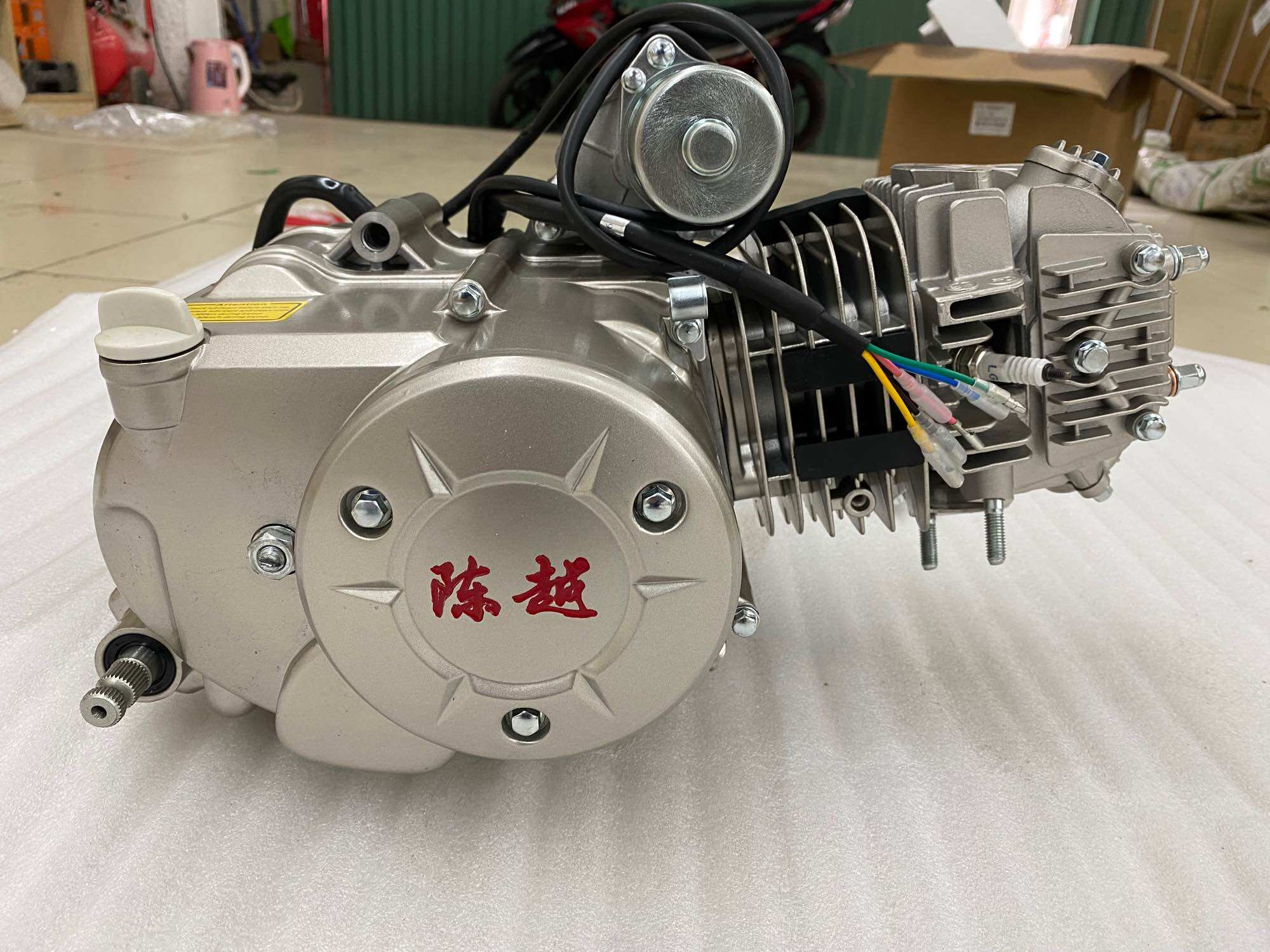 Máy 125cc,động cơ li hợp kép,chạy 2 côn tự động cốt nhông 17,hàng mới 100% dùng chế xe 3 gác