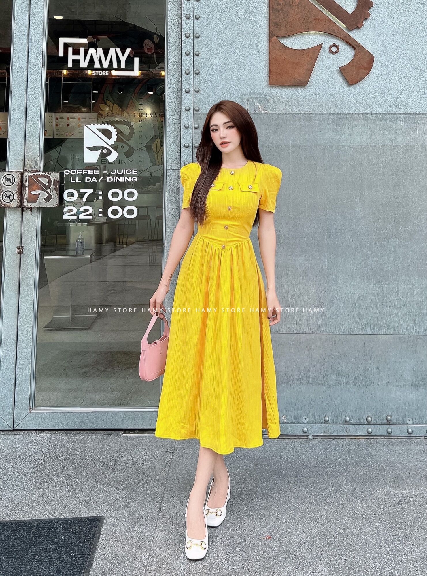 Đầm ngắn 2 túi gắn nút