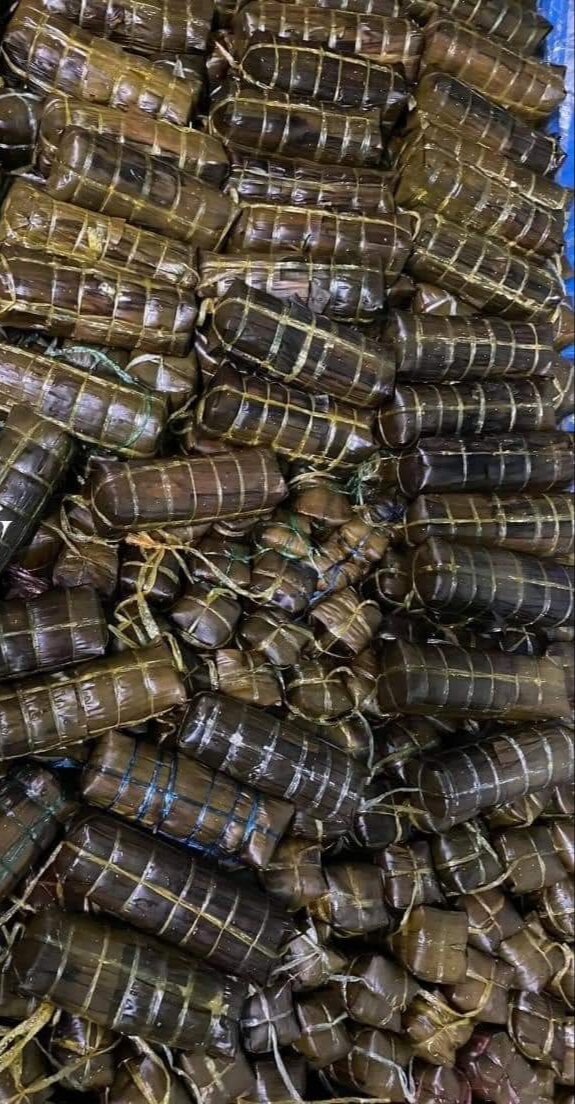 [Bánh Tét Miền Tây]_ Nhân thịt có trứng ~ 900gr (có hút chân không)