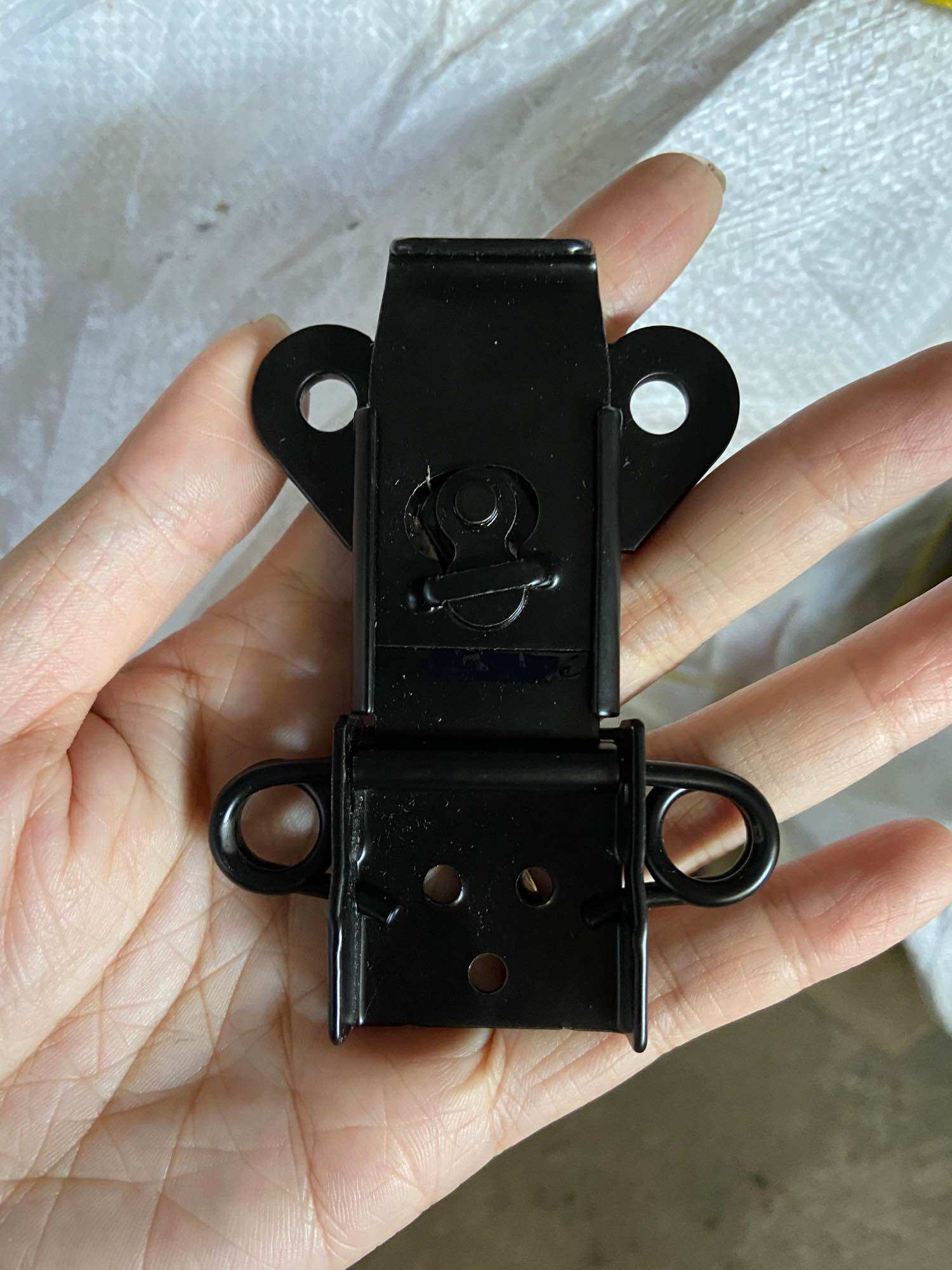 Khoá bướm nổi bắt tủ âm thanh