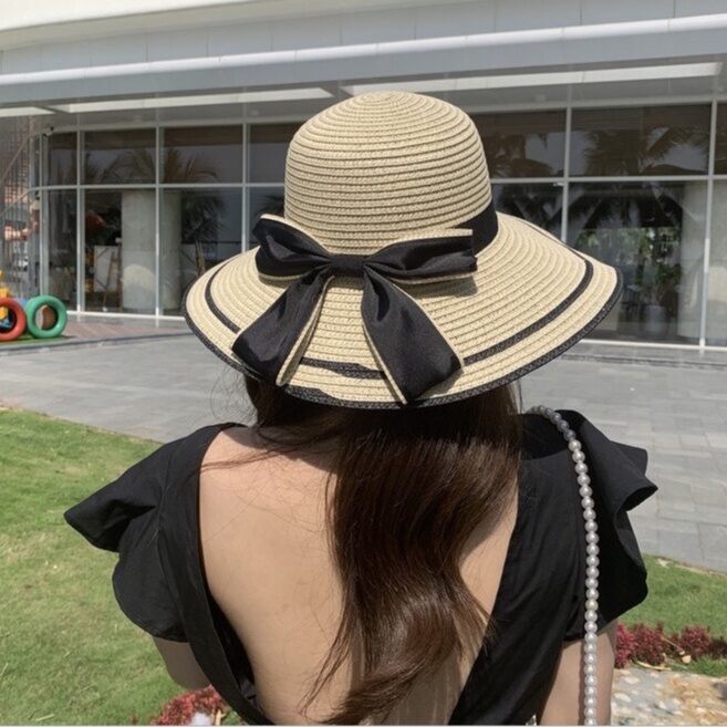 Mũ cói vành rộng đi biển