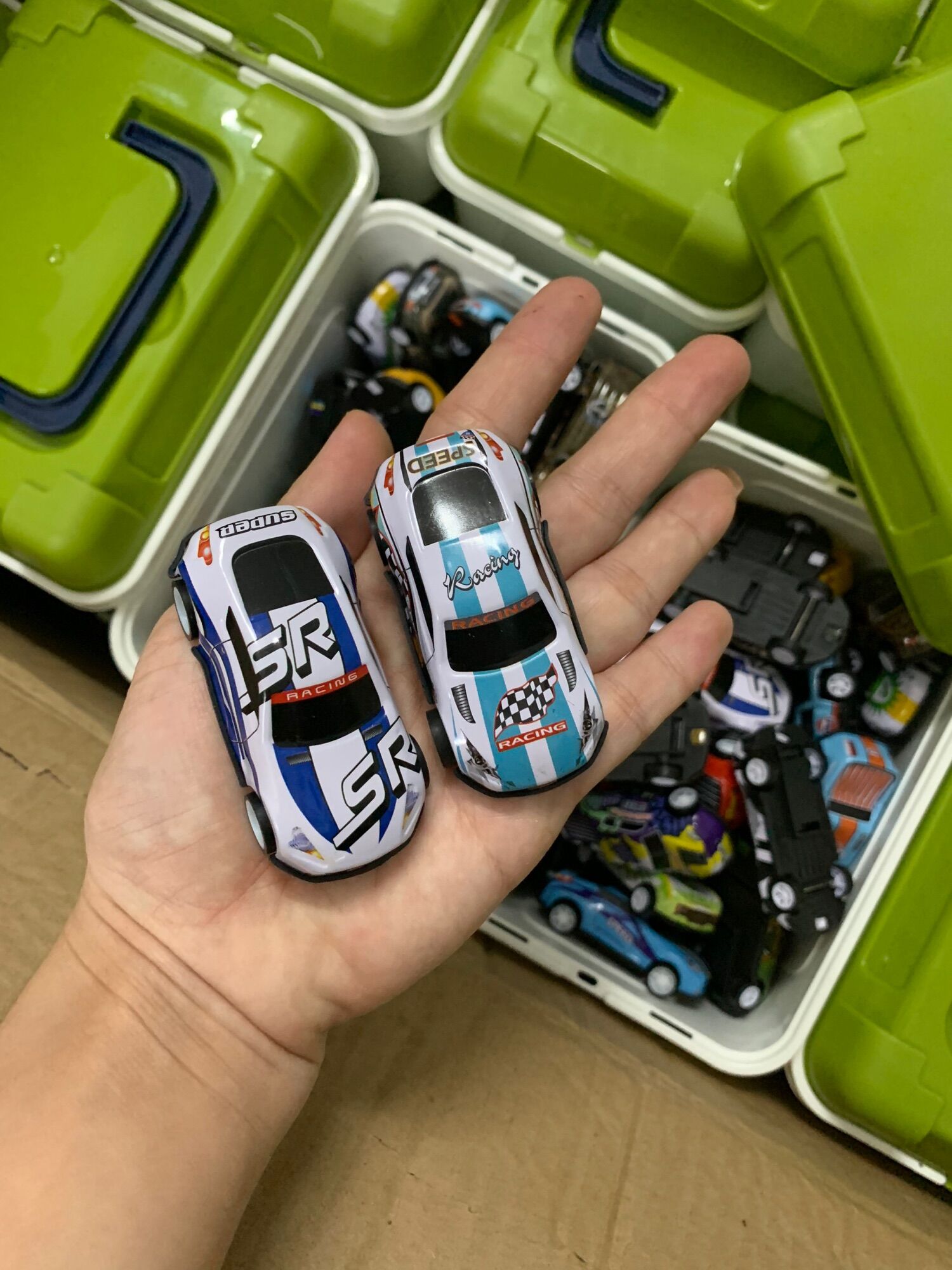 SET 30 Ô TÔ KÈM HỘP ĐỰNG CHO BÉ