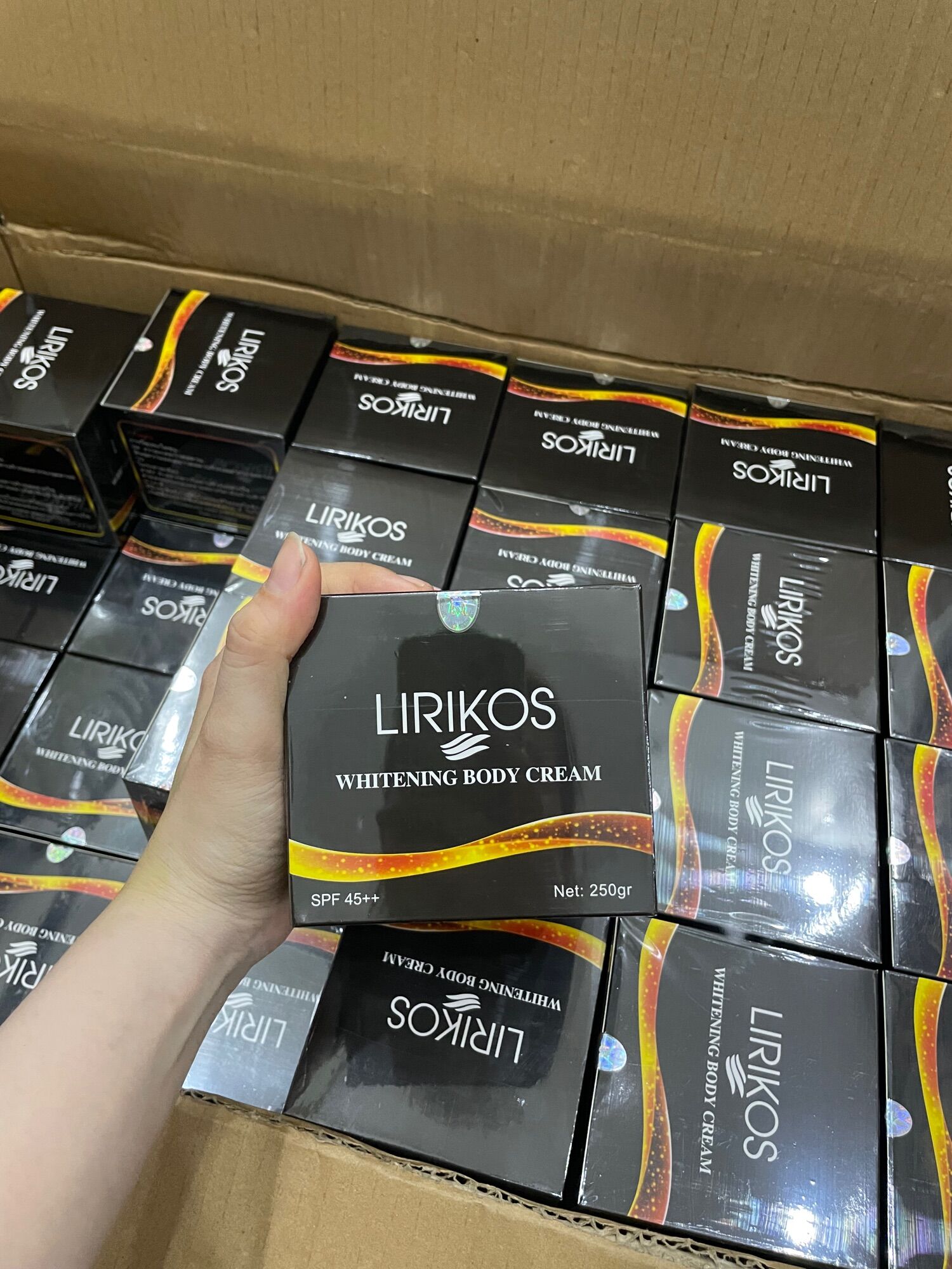 Kem Lirikos dưỡng trắng da
