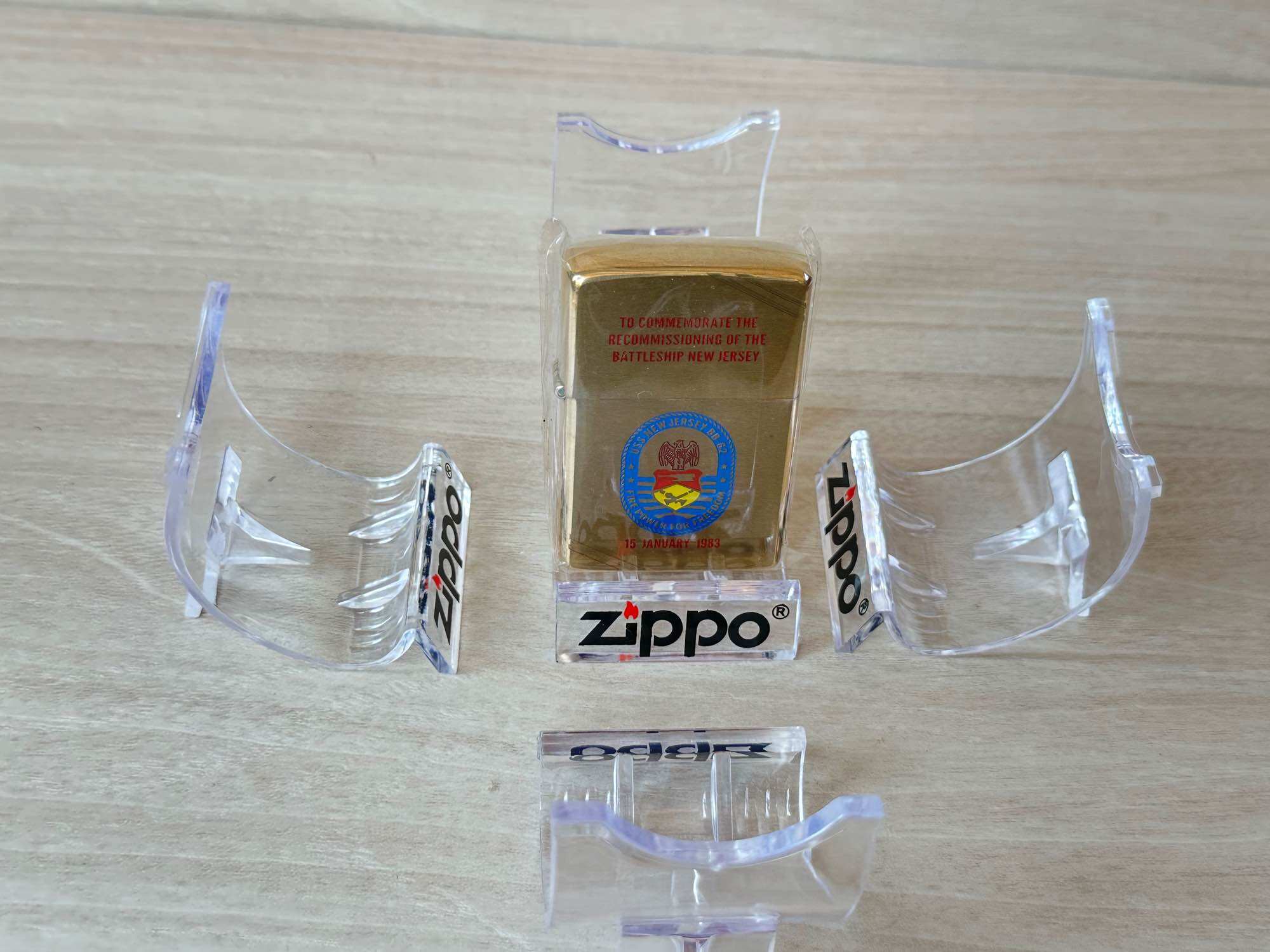 Đế trưng bày Zippo, Đế mica