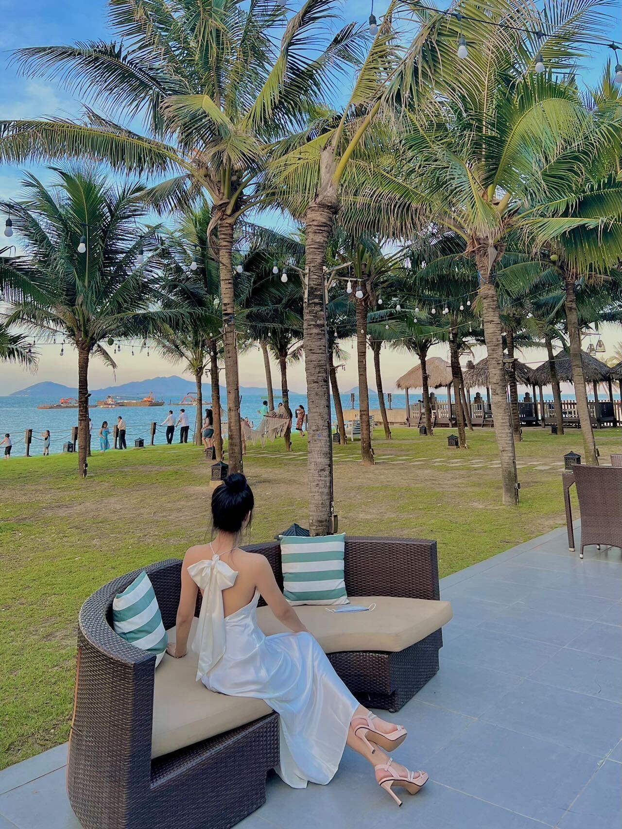 Đầm Lụa Kèm Nơ Rời