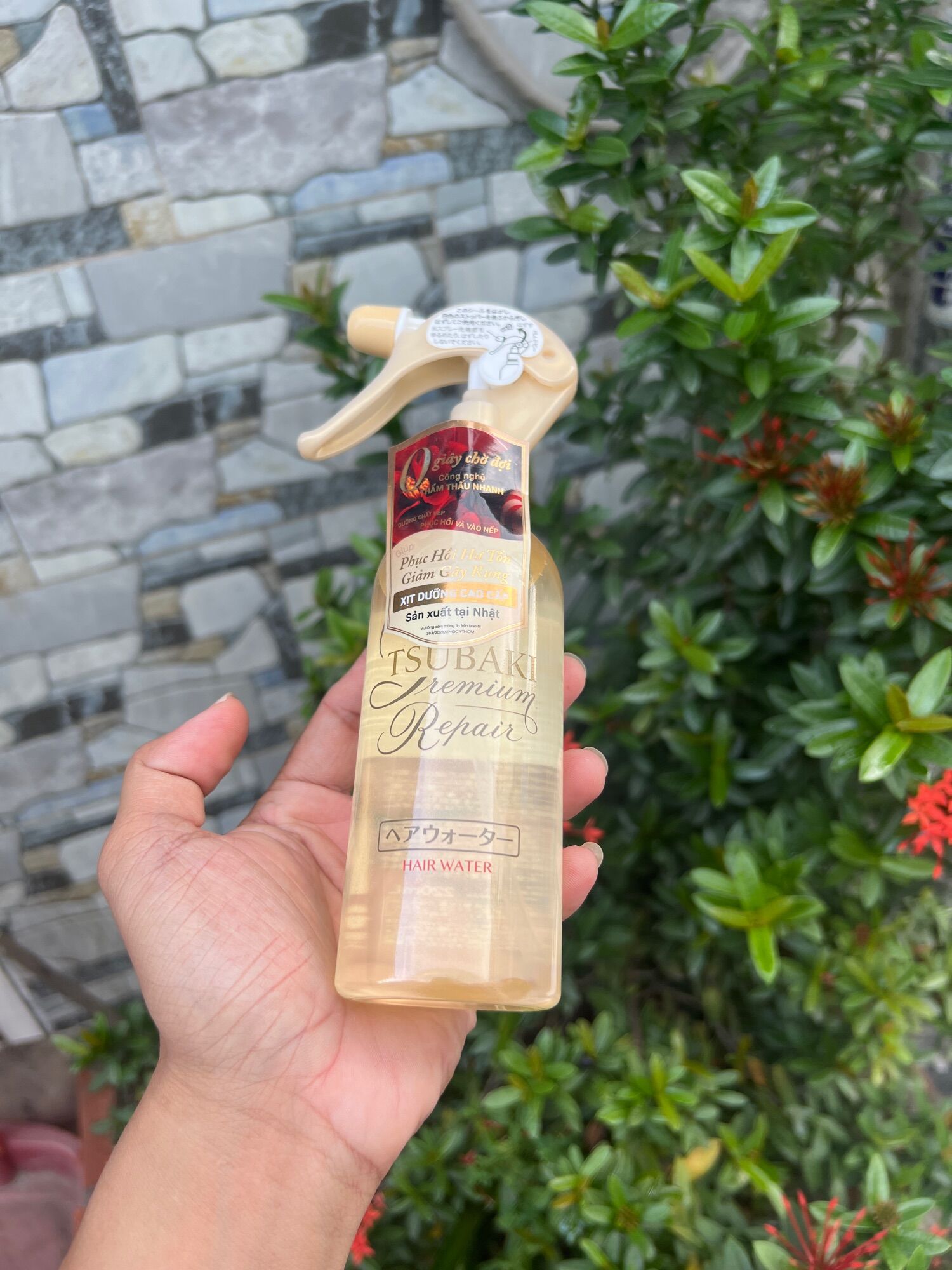 Xịt dưỡng tóc phục hồi Tsubaki Premium 220ml