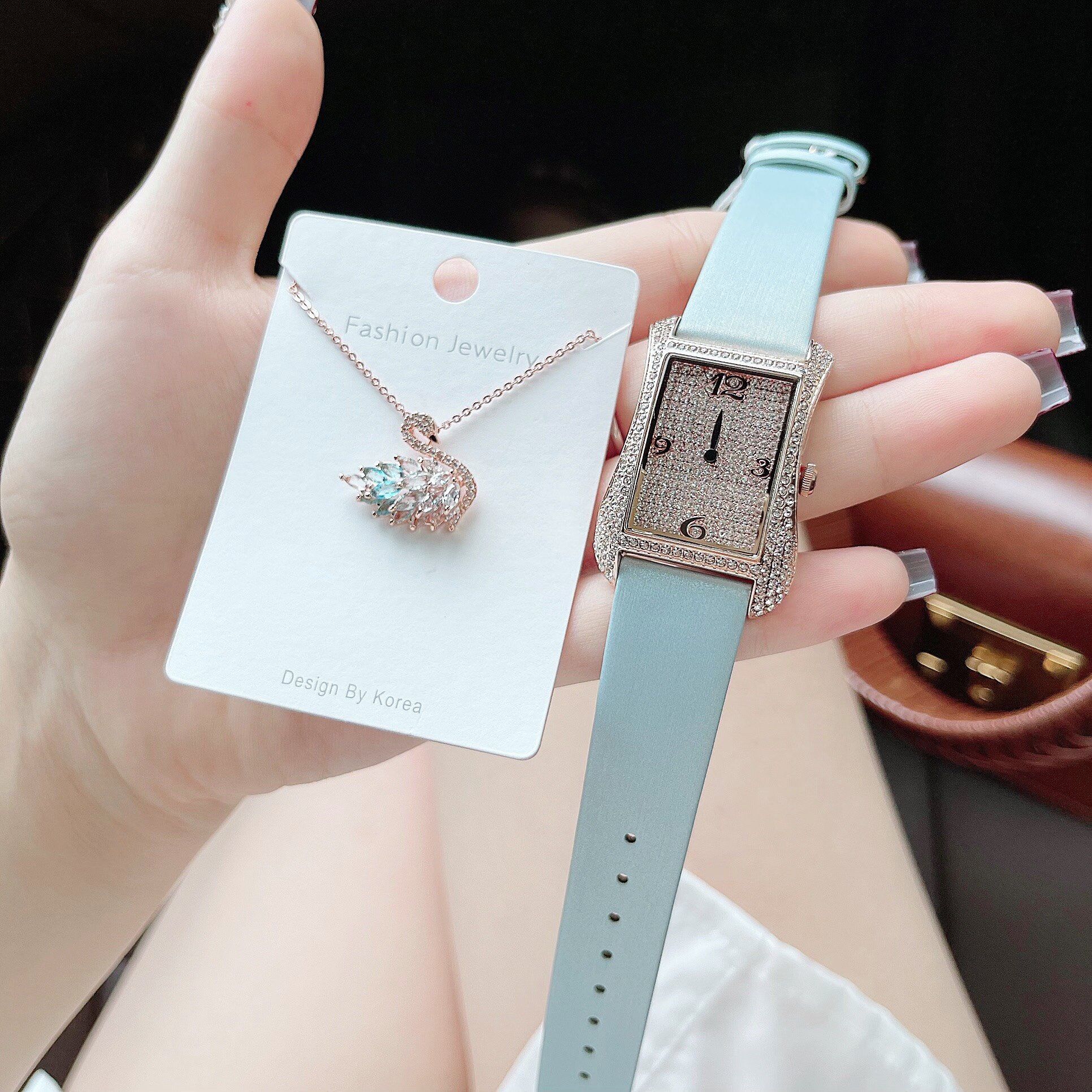 Đồng hồ nữ davena tặng kèm dây chuyền