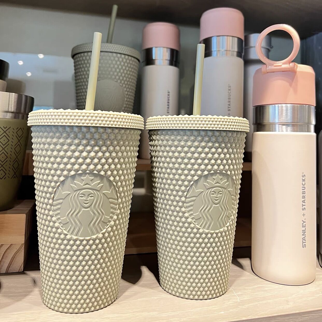 [STARBUCKS JAPAN] - LY NHỰA MATTE KAKI STUDDED COLD CUP 16oz