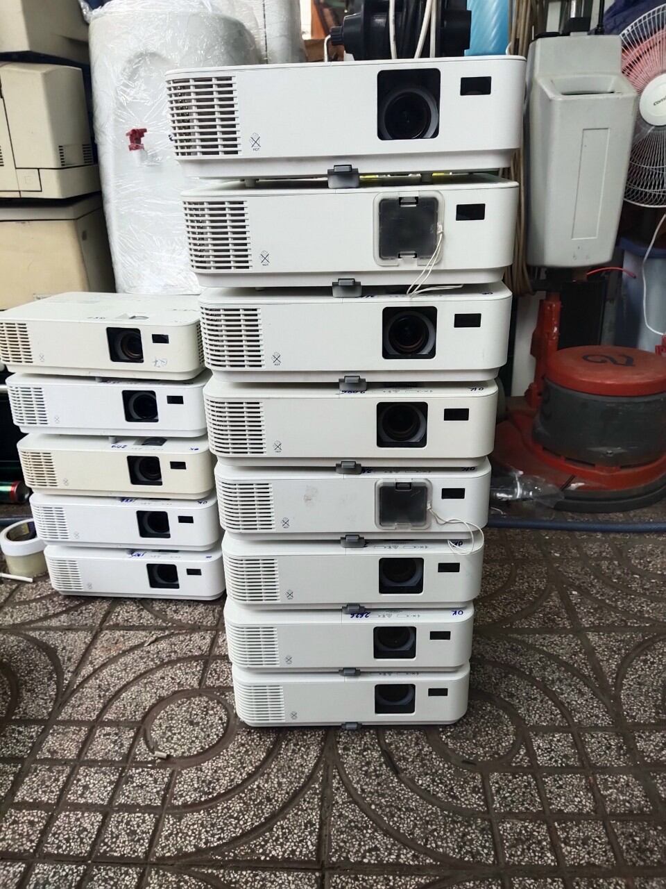 Máy chiếu cũ nec pe523x mới 95% giá rẻ