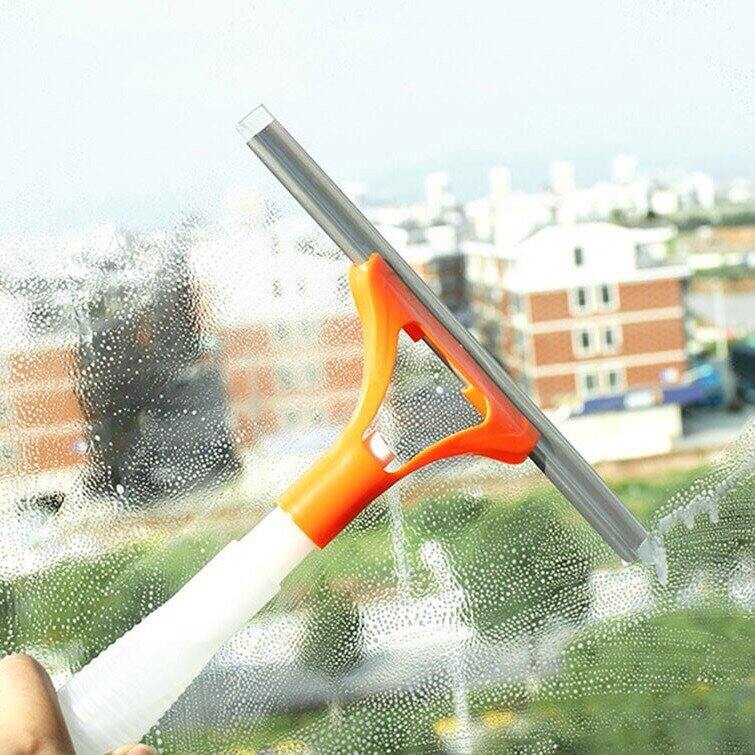 Cây lau kính ôtô , cửa sổ có đính kèm bình xịt