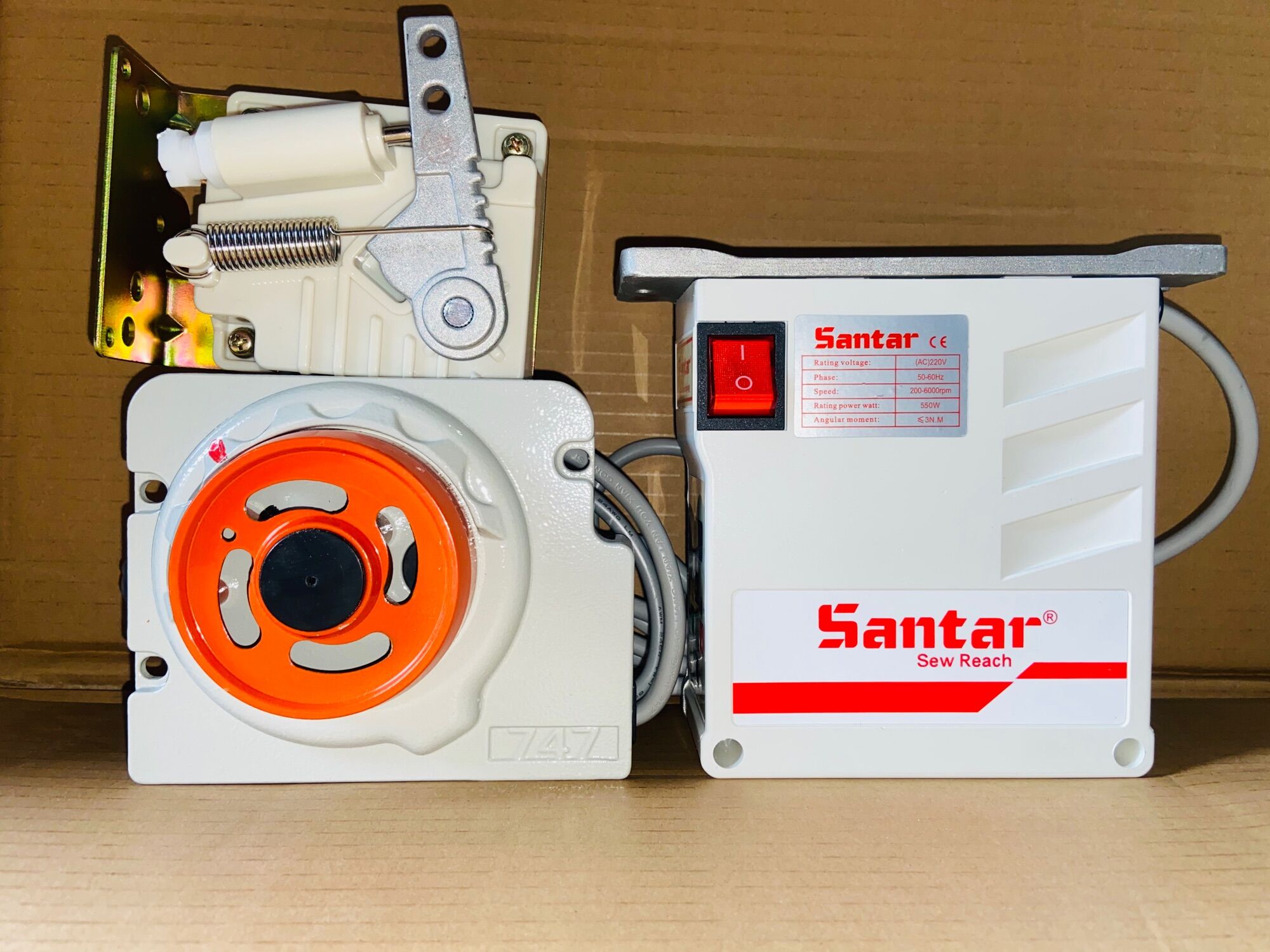 Motor Liền trục máy vắt sổ vắt sổ 747 hiệu santar.