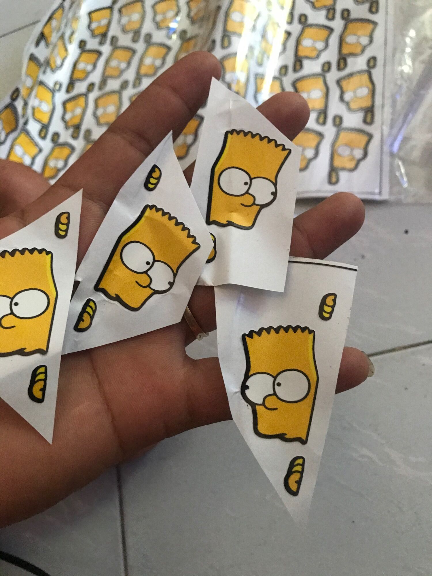 Tem Simpson 2 con decal núp lùm siêu cute