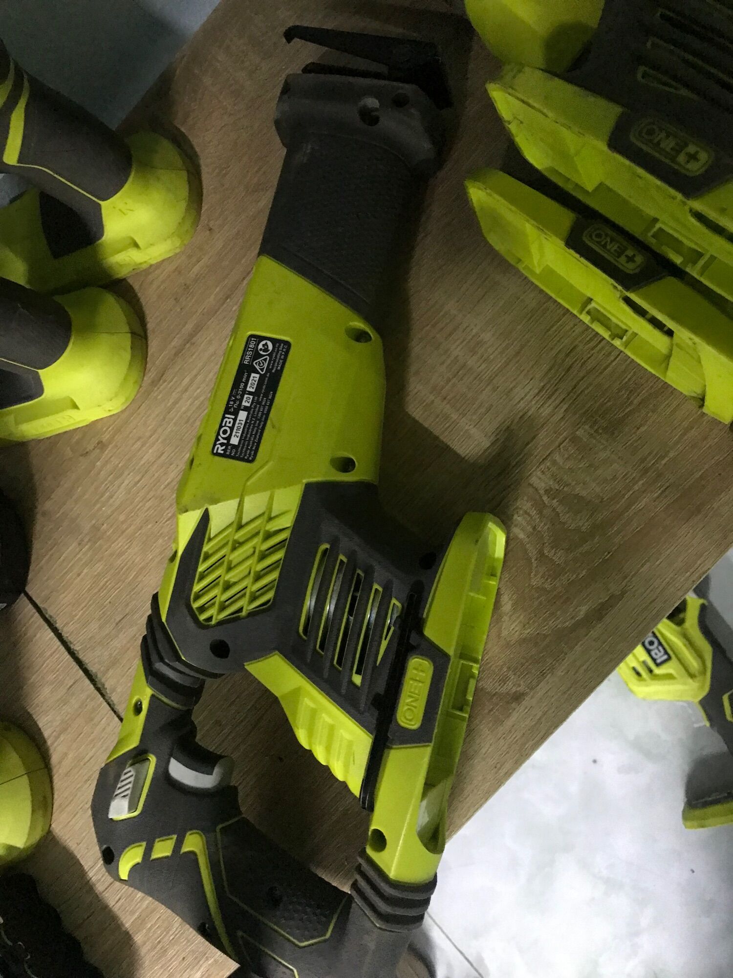 Cưa kiếm pin 18v ryobi rrs1810