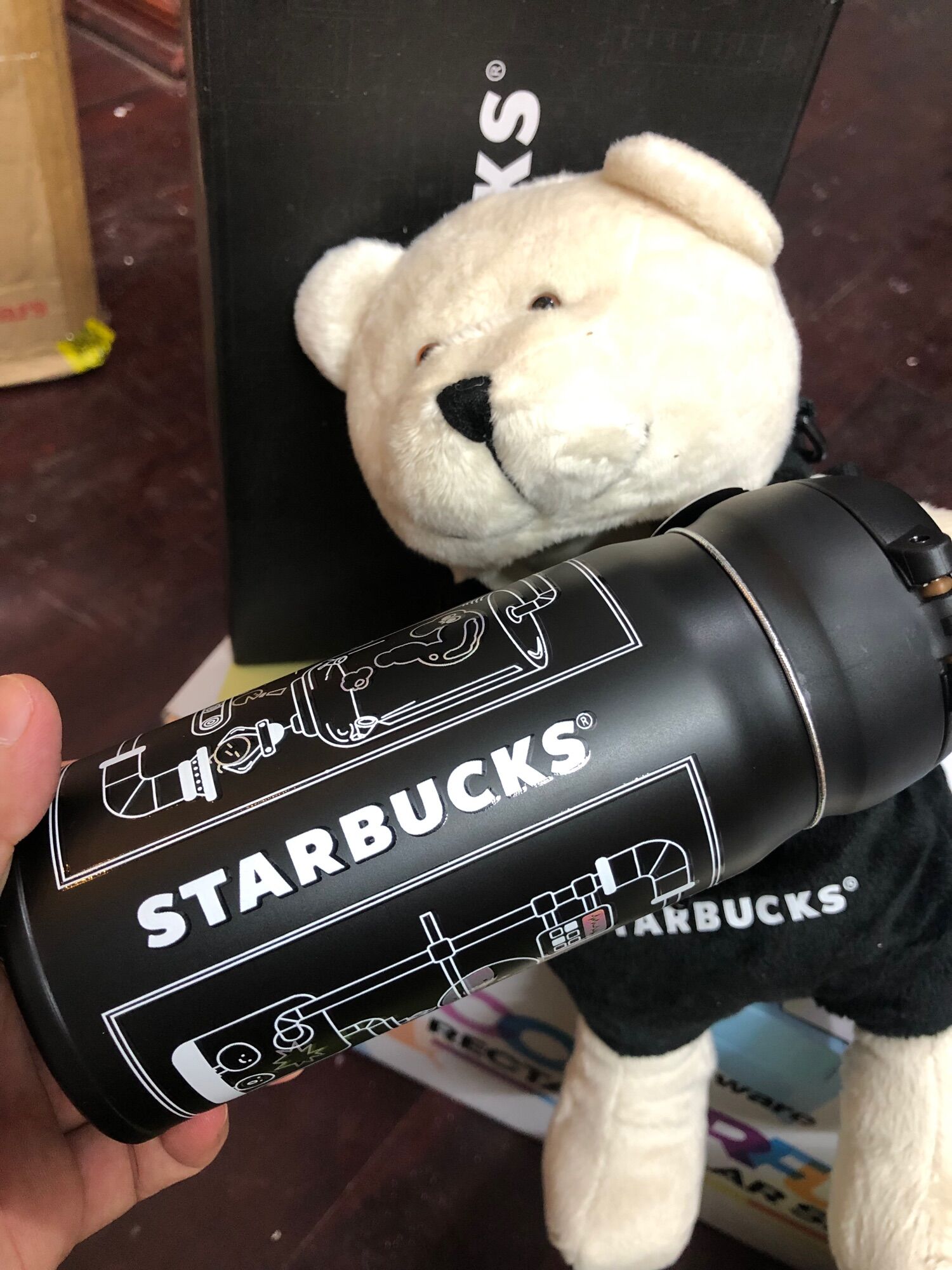 Bình nước Starbuck 350ml kèm túi đựng con gấu