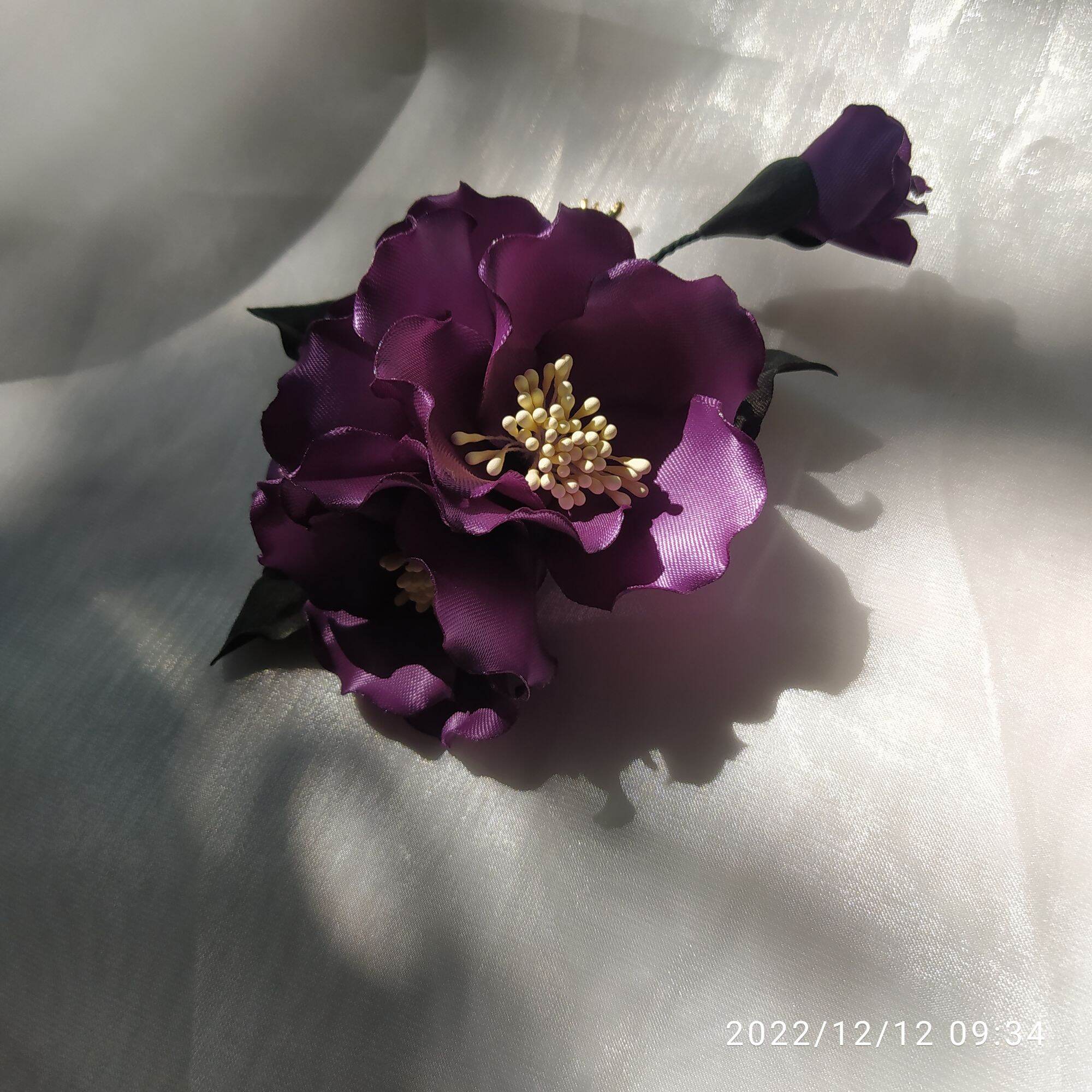 Hoa cài áo handmade Canto, hoa chùm màu tím