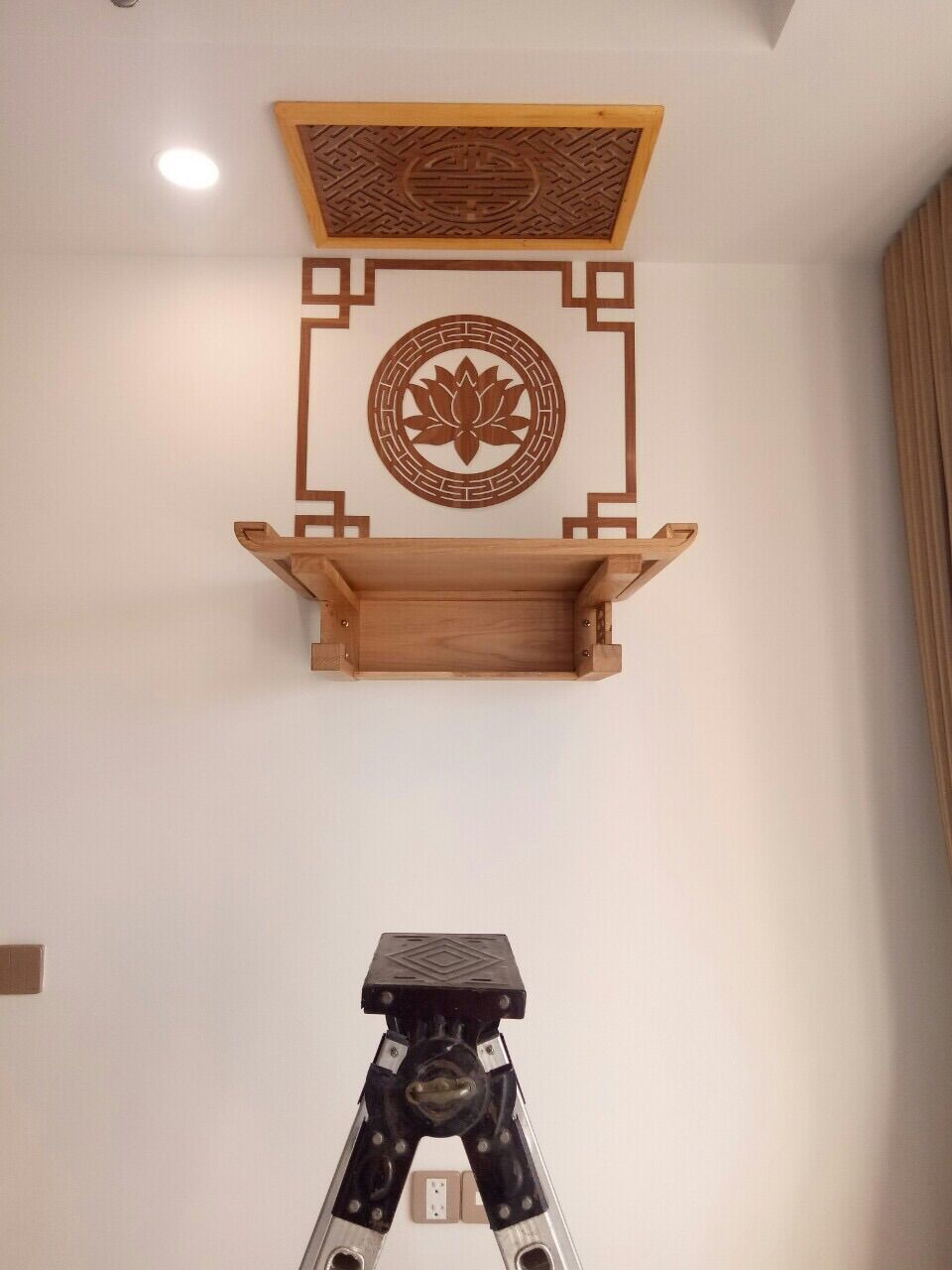 Bàn thờ treo tường