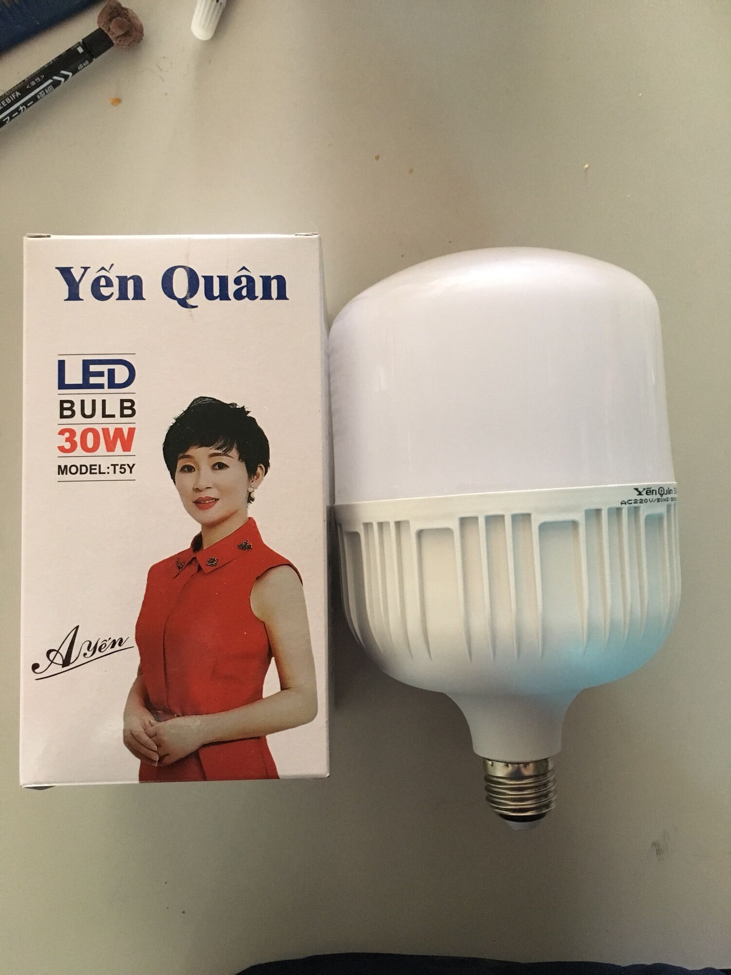 Bóng đèn yến quân