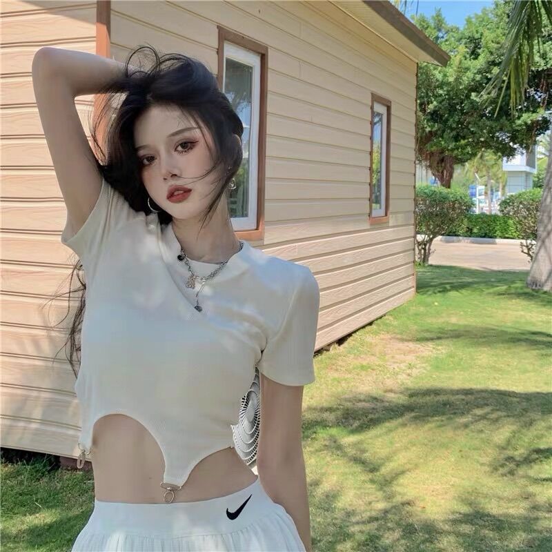 Áo croptop cổ tròn phối khoen