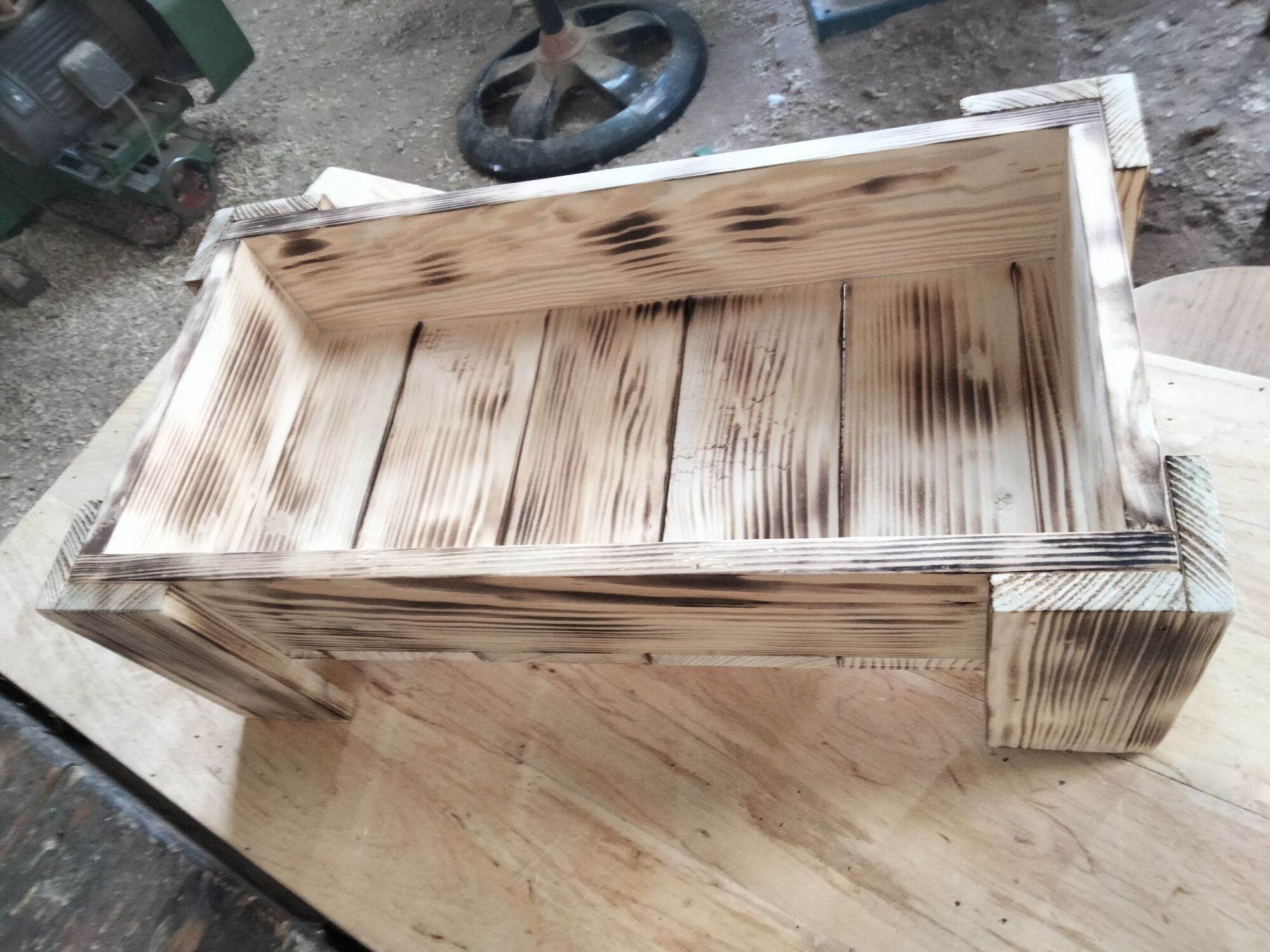 Chậu gỗ dài 40 cm rộng 20cm cao 14cn luôn phần chân đế