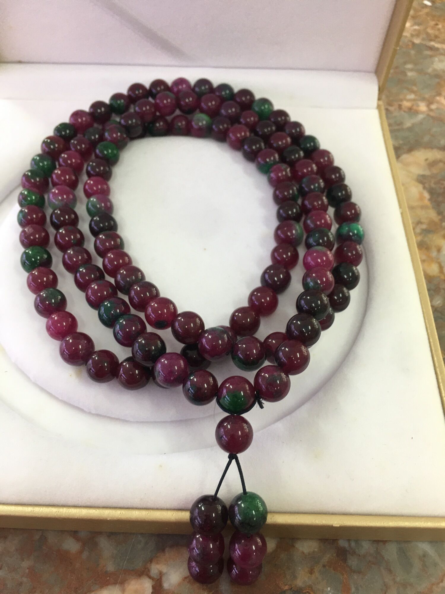 Chuỗi 108 hạt đá ruby phi hạt 10li rất đẹp .