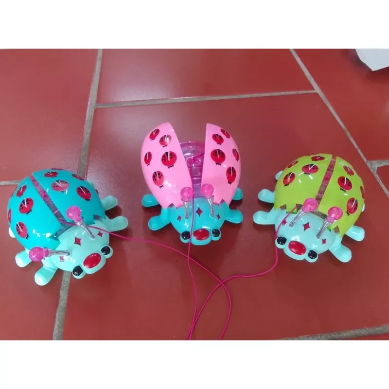 Đồ chơi con bọ cánh cứng vỗ cánh
