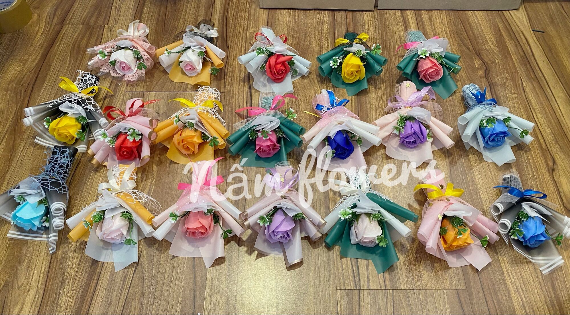 Bó hoa sáp mini tặng kèm theo hộp quà