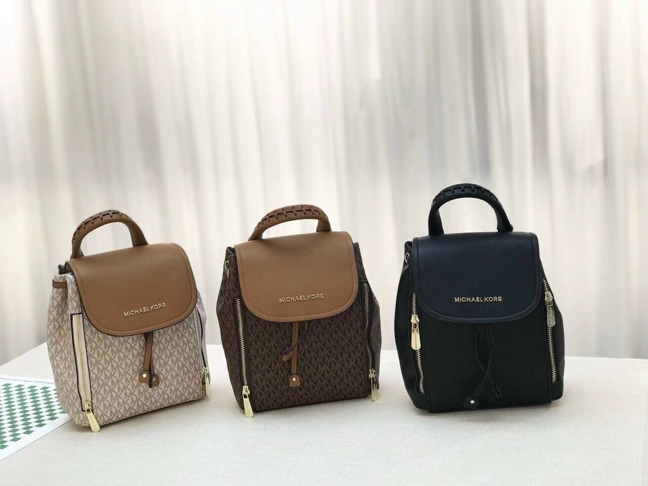 Balo MK mini dây rút 2 ngăn kéo phía trước