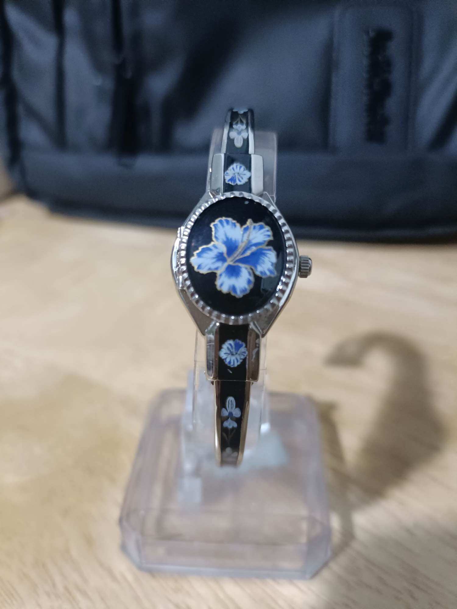 Đồng Hồ Nữ Dạng Còng Thương hiệu Thuỵ sĩ Andre Mouche swiss