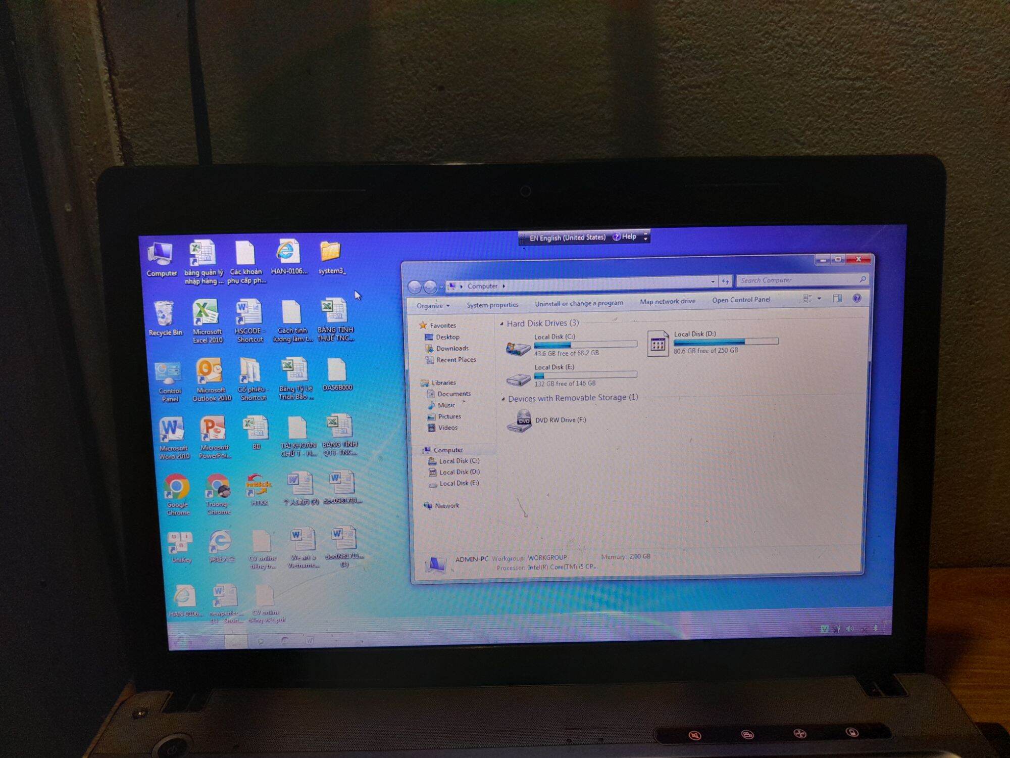 Laptop Lenovo,  CPU core 2 duo, hoạt động tốt.