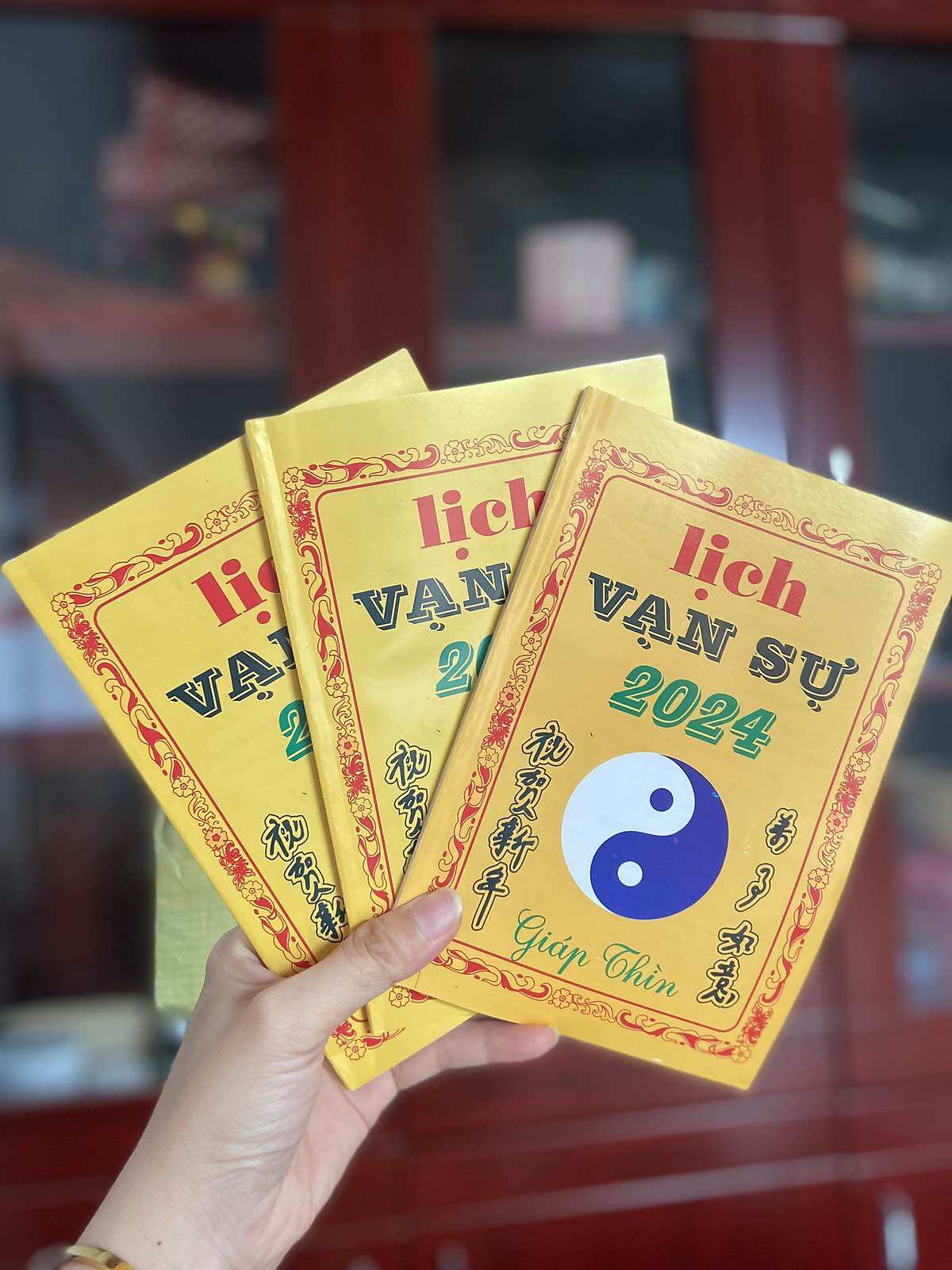 Sách - Lịch vạn sự năm 2024
