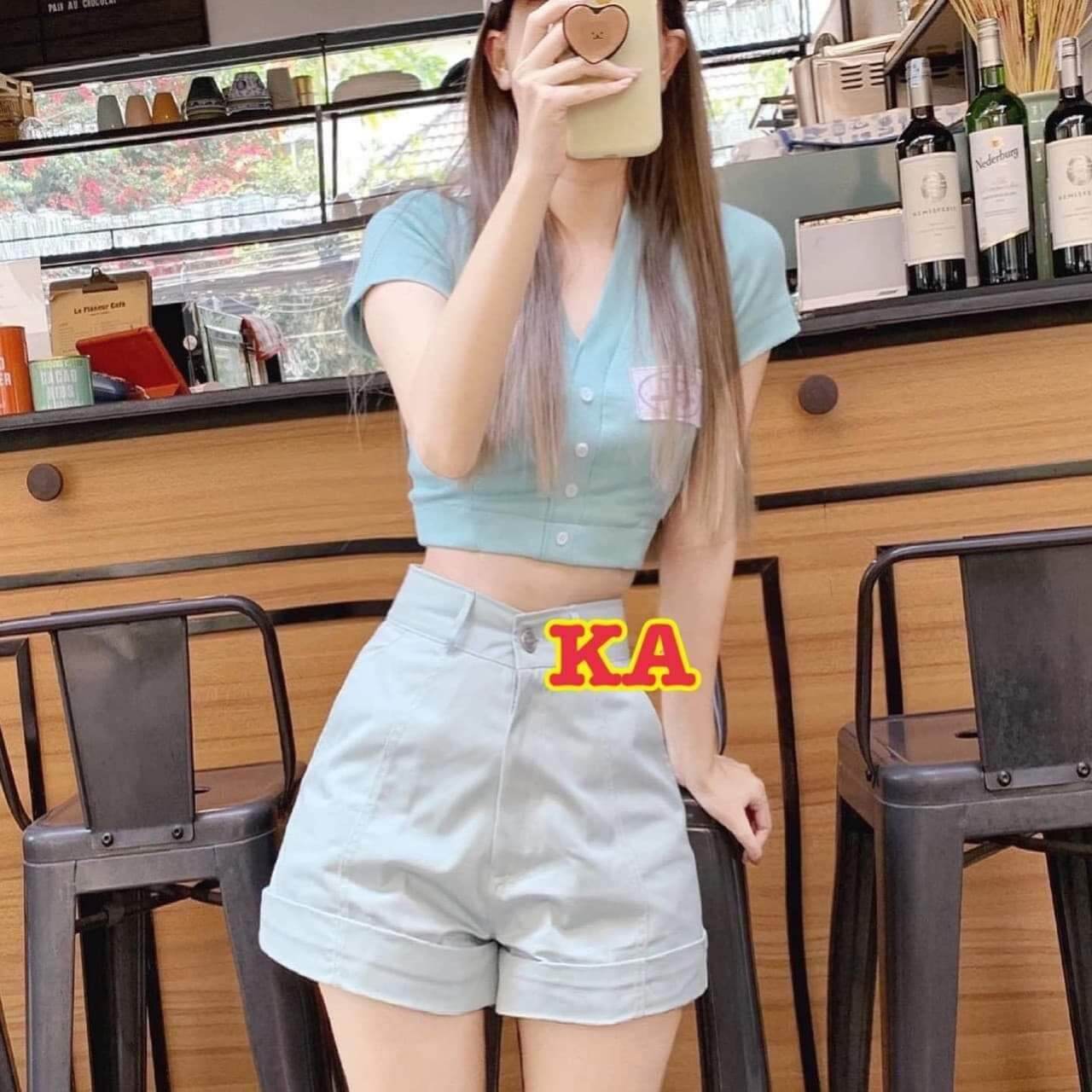 Áo croptop cổ v thêu siêu dễ thương