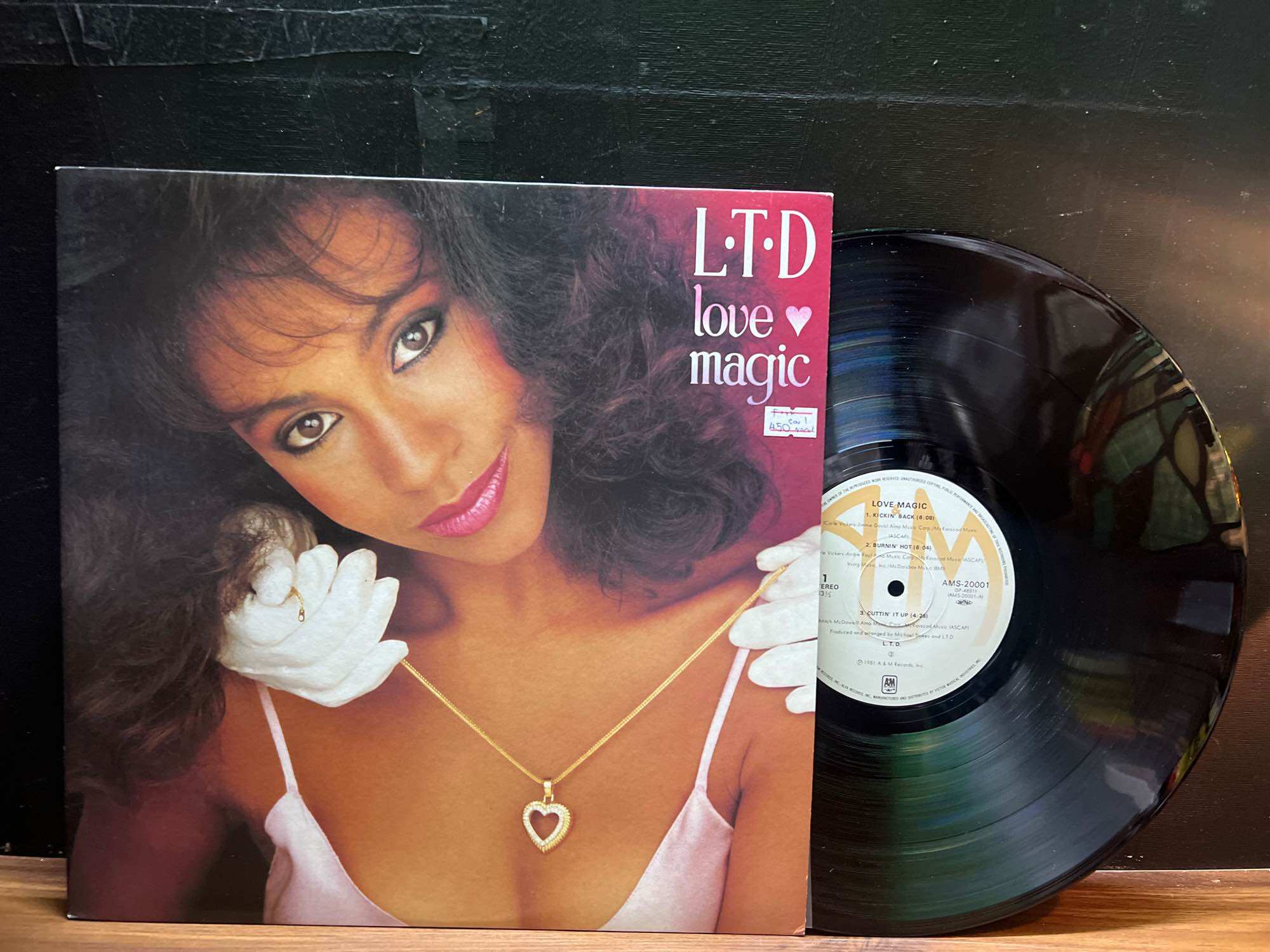 Đĩa than vinyl: của ban nhạc R&B/funk Mỹ L.T.D 🔥Album: Love Magic