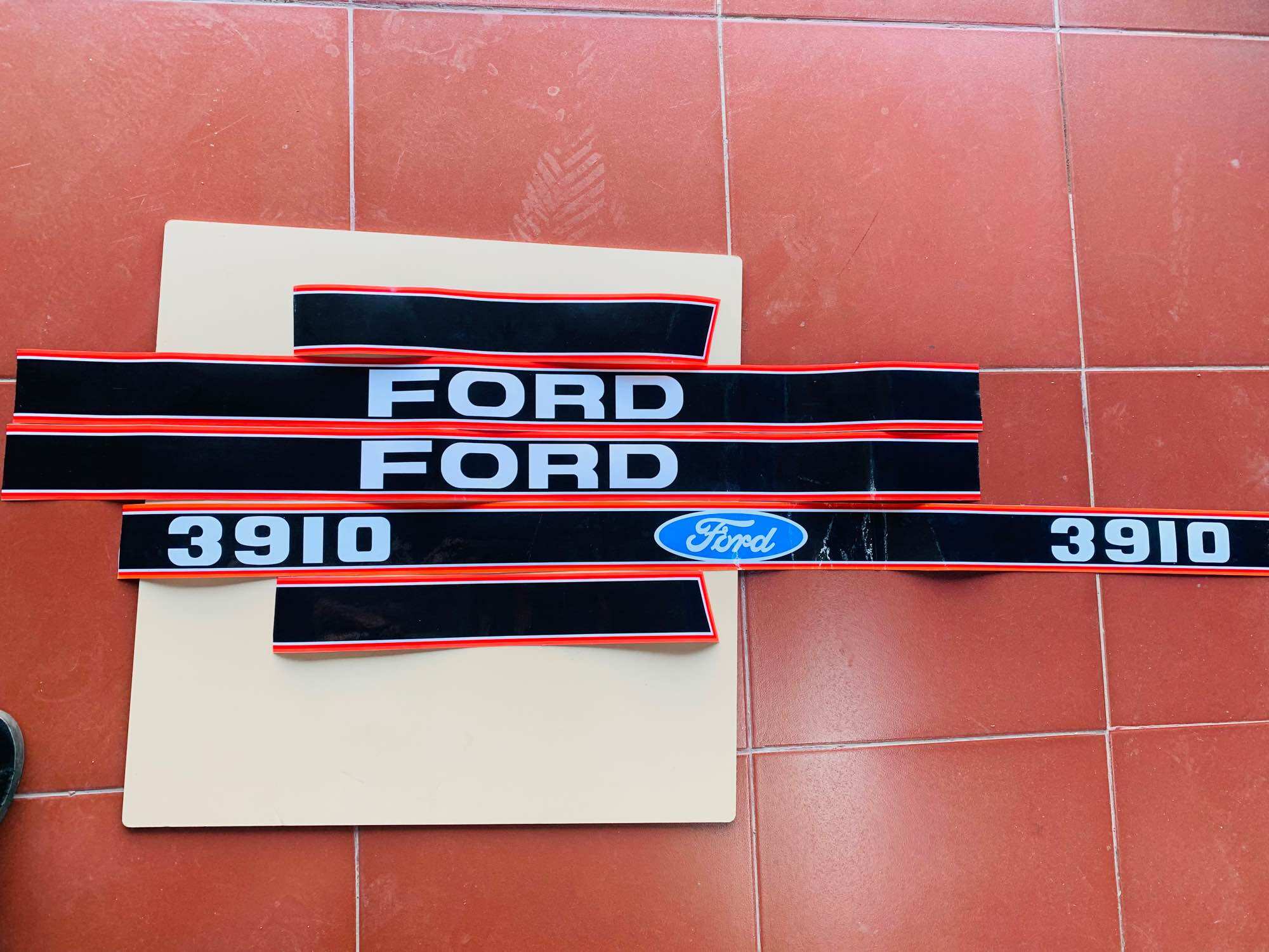 Tem FORD 3910 giành cho máy cày